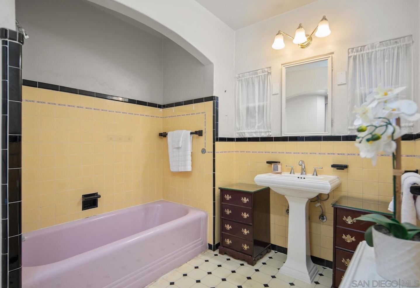 671 Alameda Blvd, San Diego CA 92118-2014 exterior