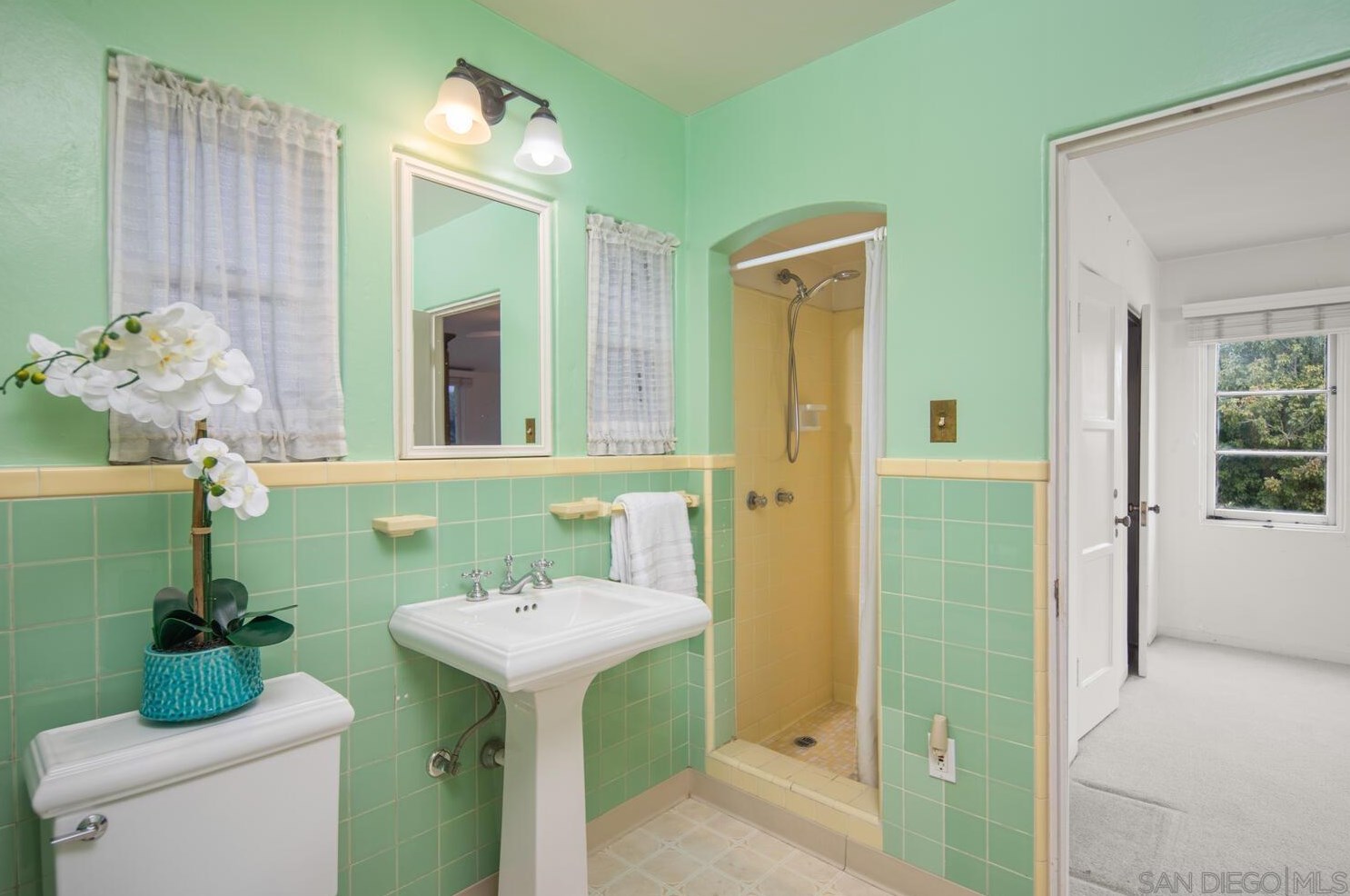 671 Alameda Blvd, San Diego CA 92118-2014 exterior