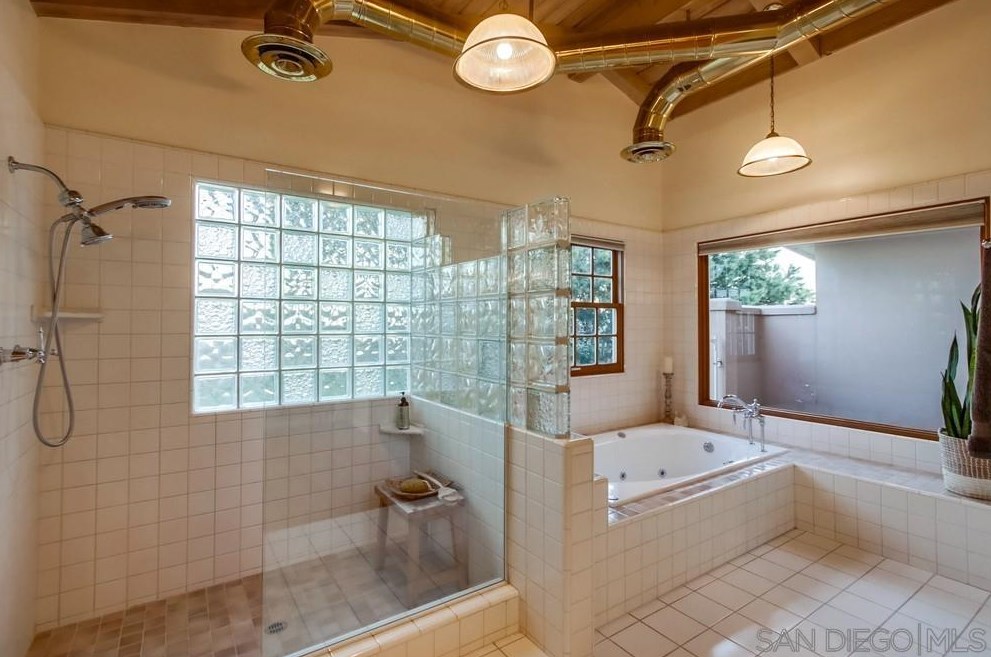 10510 Fuerte Dr, La Mesa CA  91941-4351 exterior