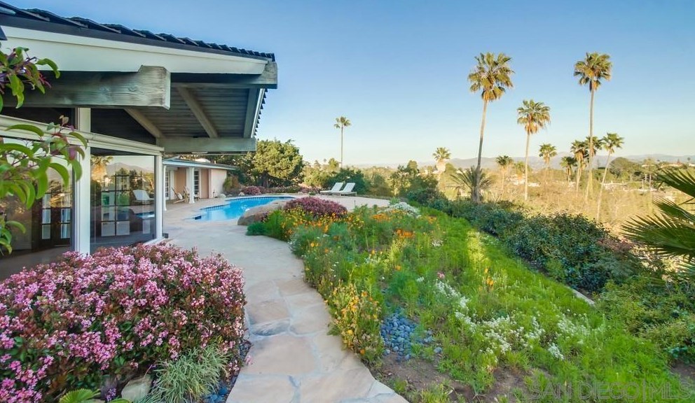 10510 Fuerte Dr, La Mesa CA  91941-4351 exterior
