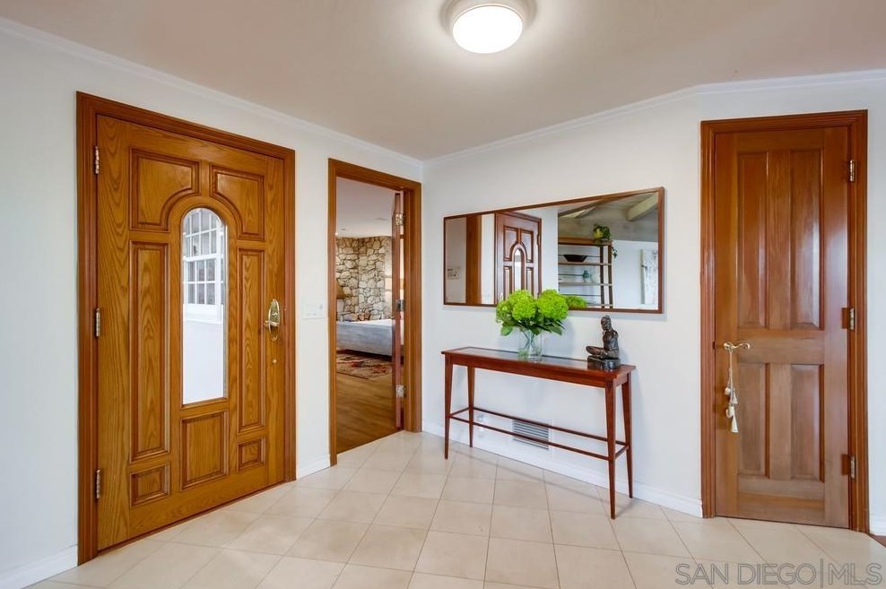 10510 Fuerte Dr, La Mesa CA  91941-4351 exterior