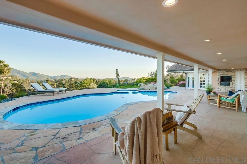 10510 Fuerte Dr, La Mesa CA  91941-4351 exterior