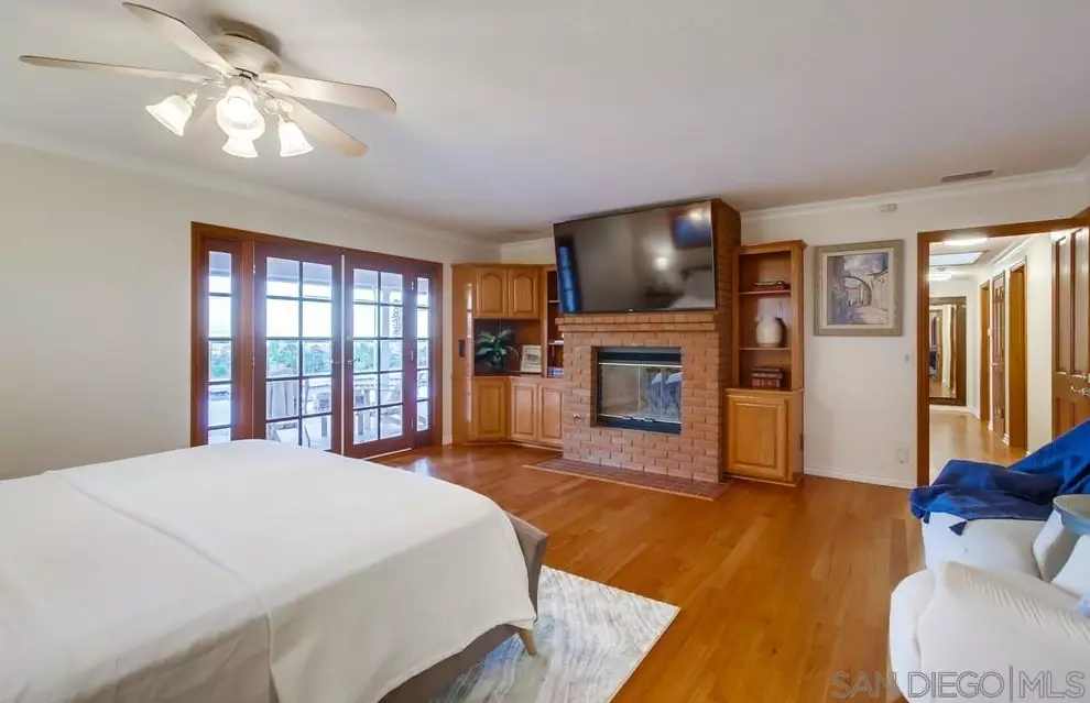 10510 Fuerte Dr, La Mesa CA  91941-4351 exterior