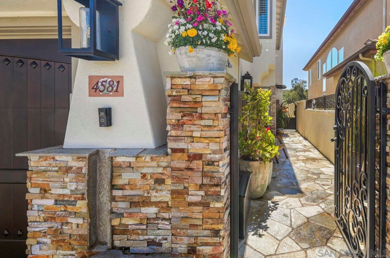 4581 Da Vinci St, San Diego, CA 92130-2713