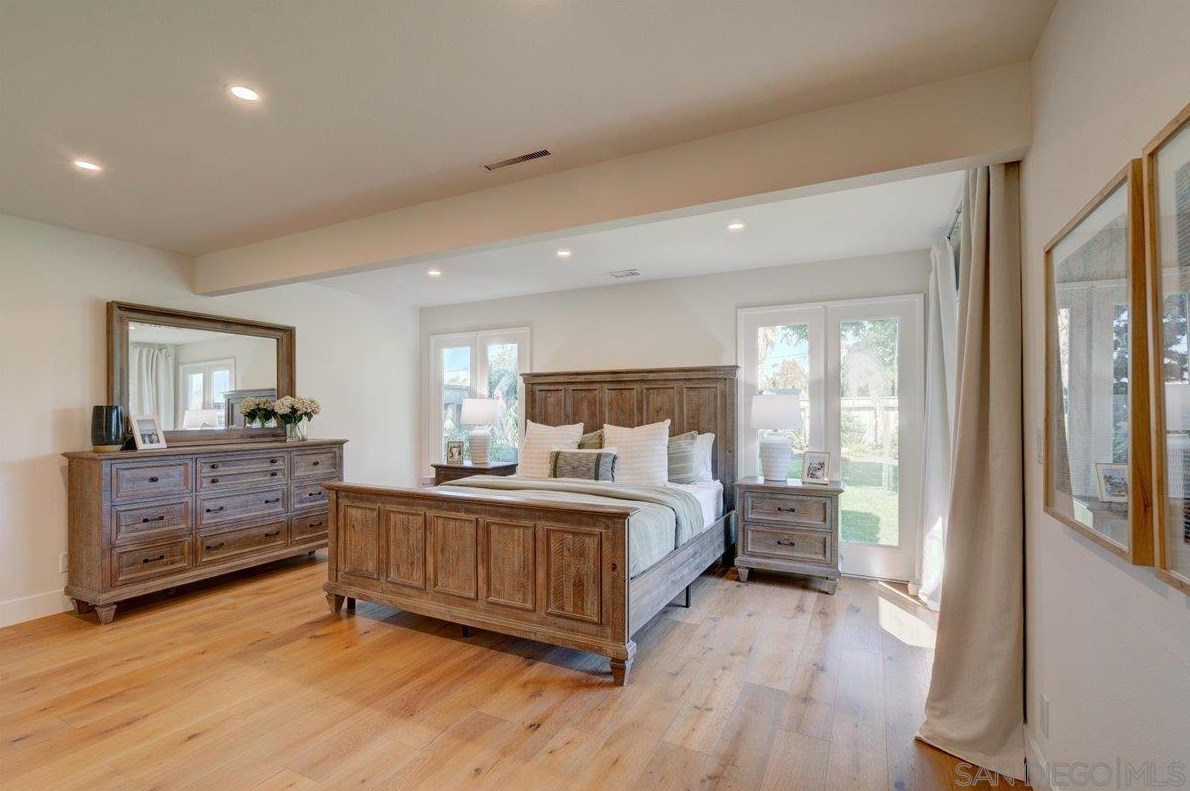 3019 Mesa Dr, Oceanside CA  92054-3705 exterior