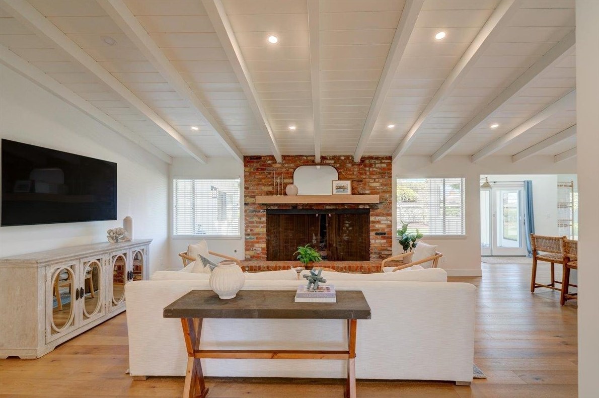 3019 Mesa Dr, Oceanside CA  92054-3705 exterior