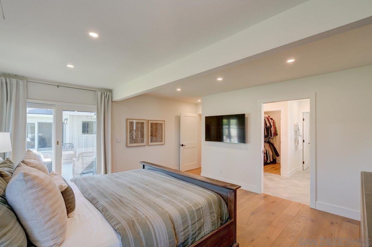 3019 Mesa Dr, Oceanside CA  92054-3705 exterior