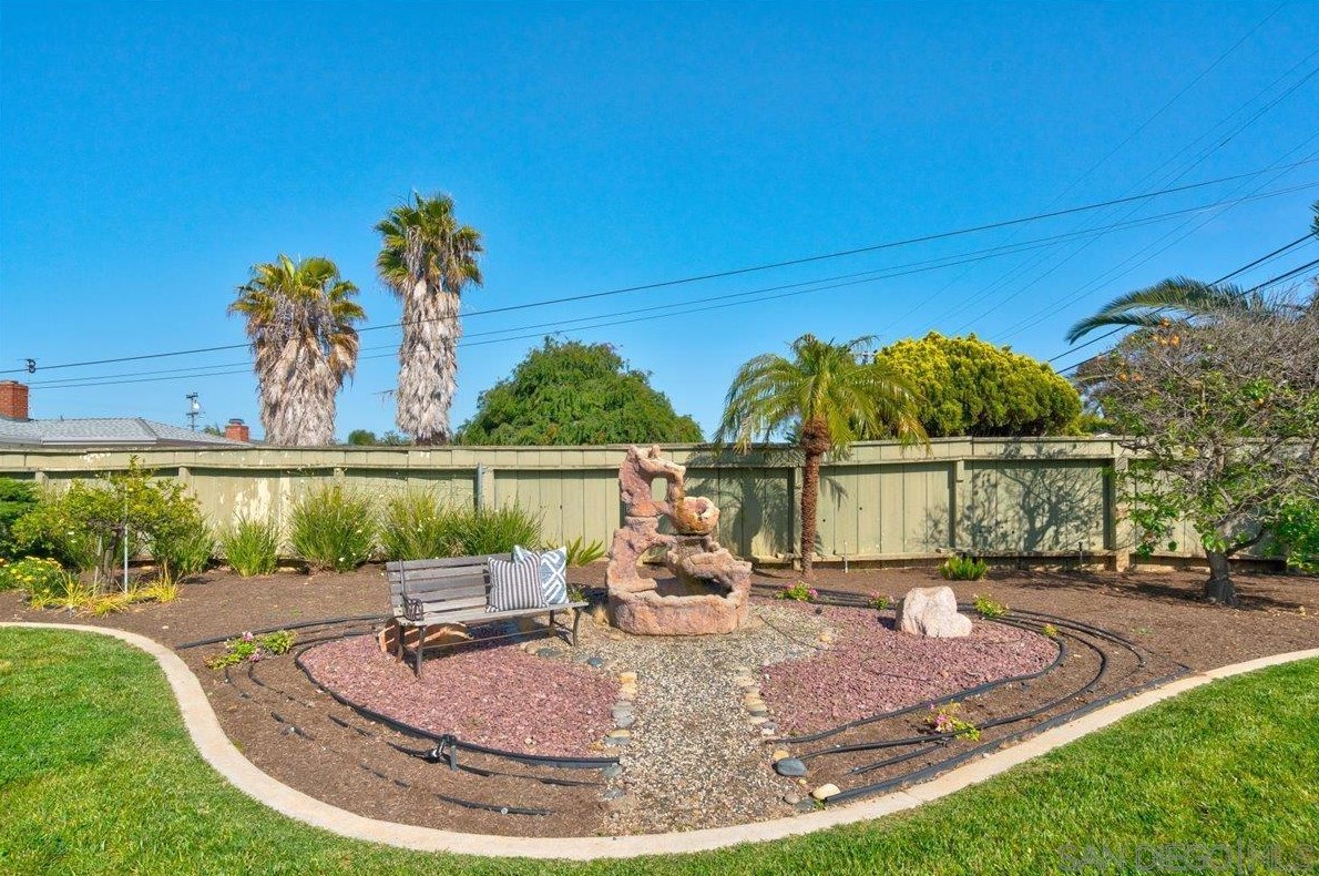 3019 Mesa Dr, Oceanside CA  92054-3705 exterior