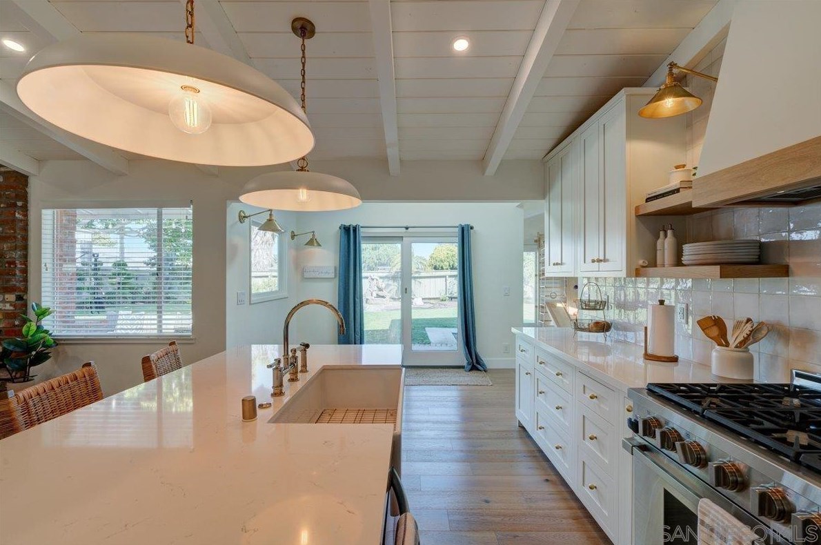 3019 Mesa Dr, Oceanside CA  92054-3705 exterior