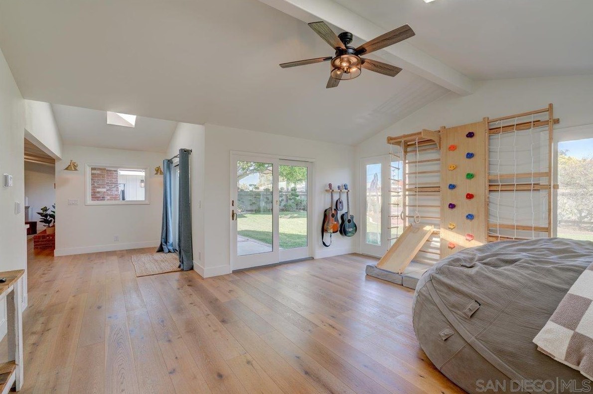 3019 Mesa Dr, Oceanside CA  92054-3705 exterior