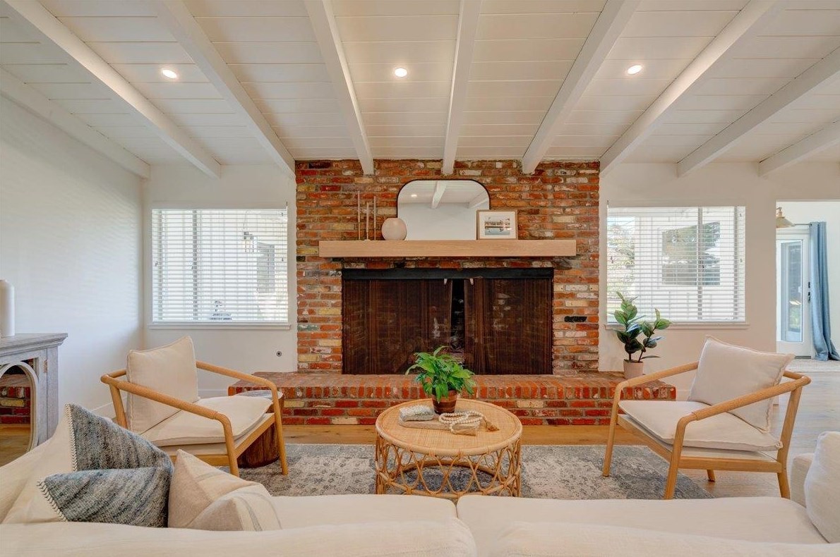 3019 Mesa Dr, Oceanside CA  92054-3705 exterior