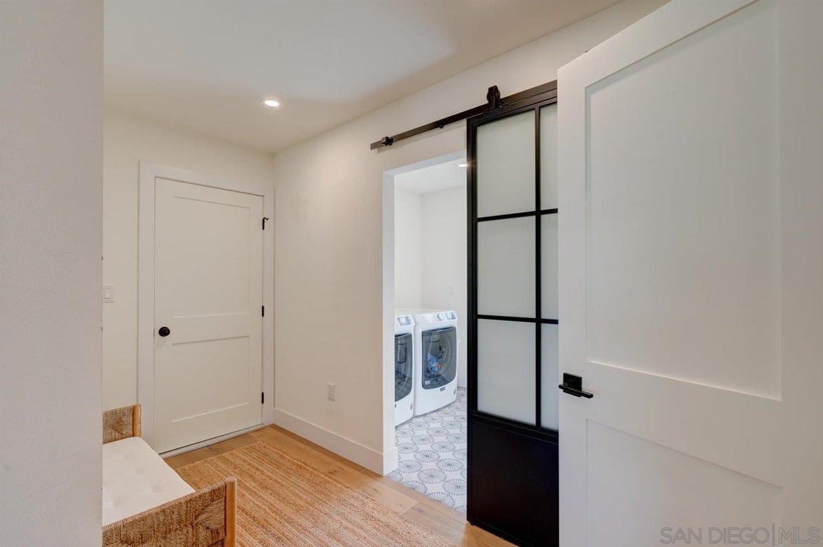 3019 Mesa Dr, Oceanside CA  92054-3705 exterior