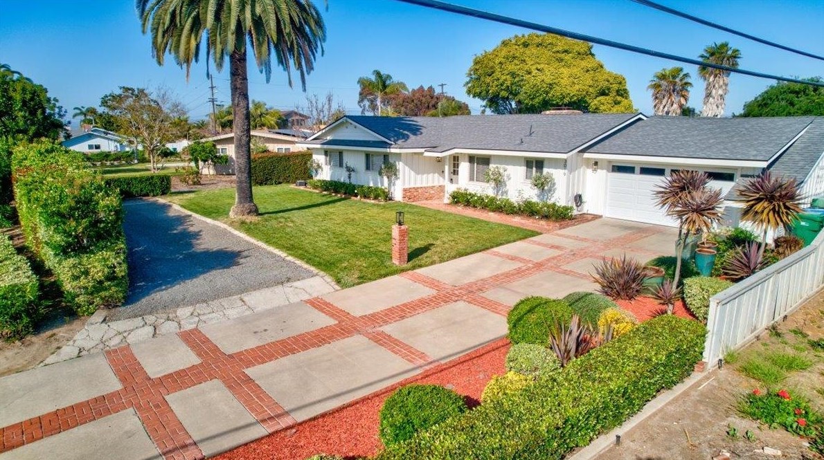 3019 Mesa Dr, Oceanside CA  92054-3705 exterior