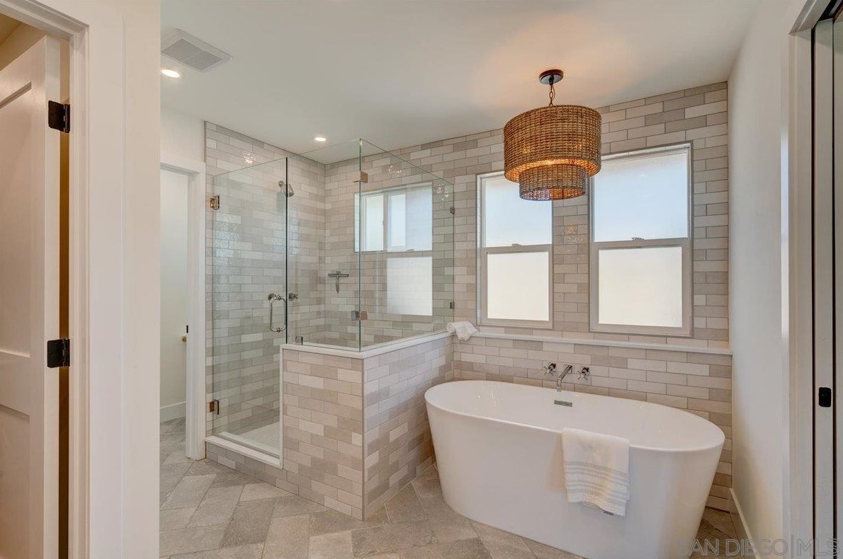 3019 Mesa Dr, Oceanside CA  92054-3705 exterior