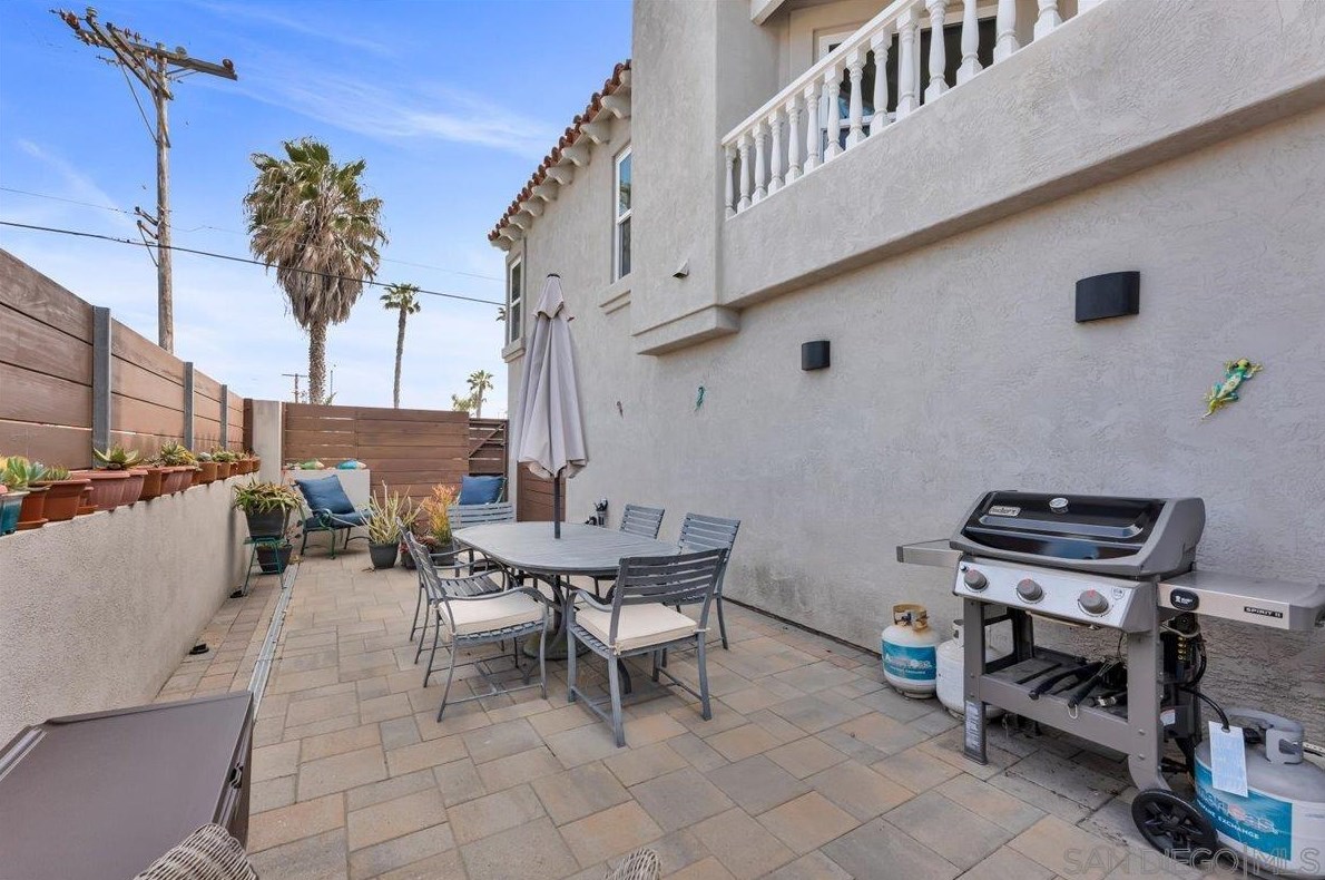 895 Felspar St, San Diego, CA 92109-2716