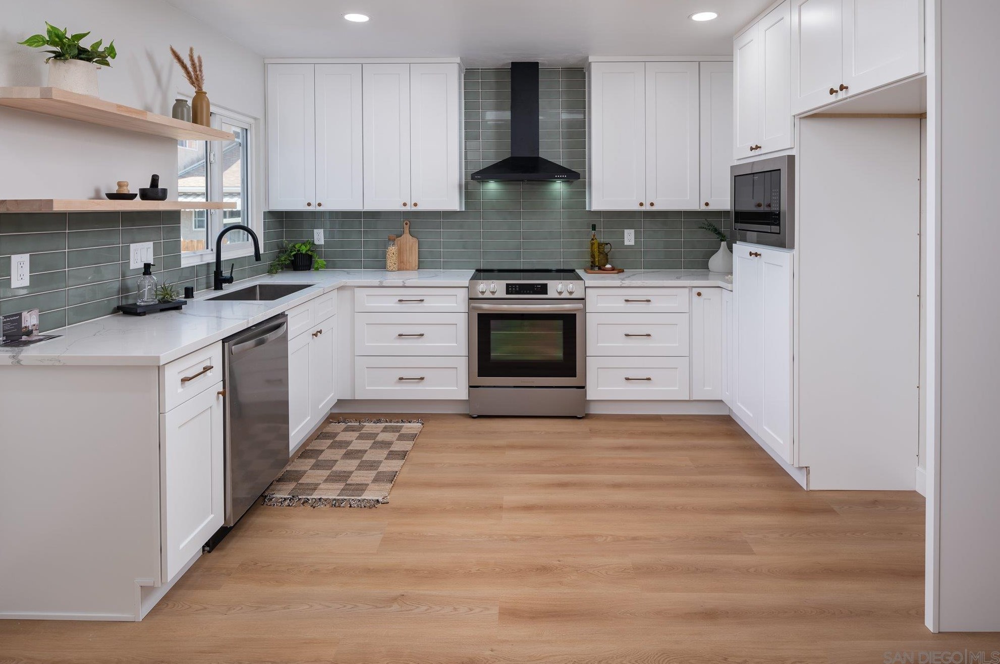 4646 Katherine Pl, La Mesa, CA 91942-8733