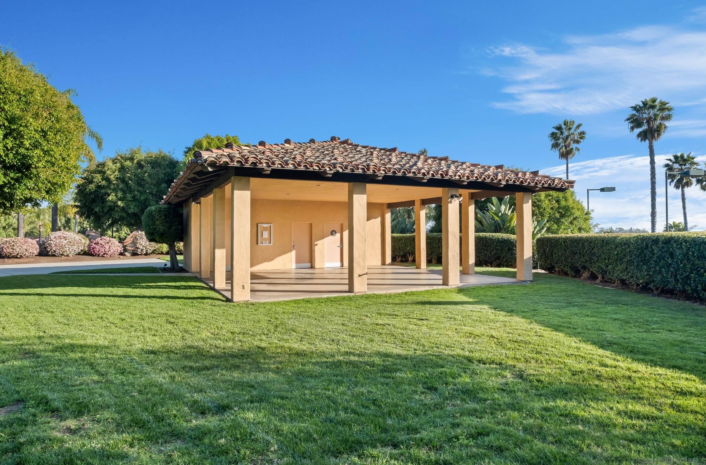 1719 Kings Rd, Vista CA  92084-3639 exterior