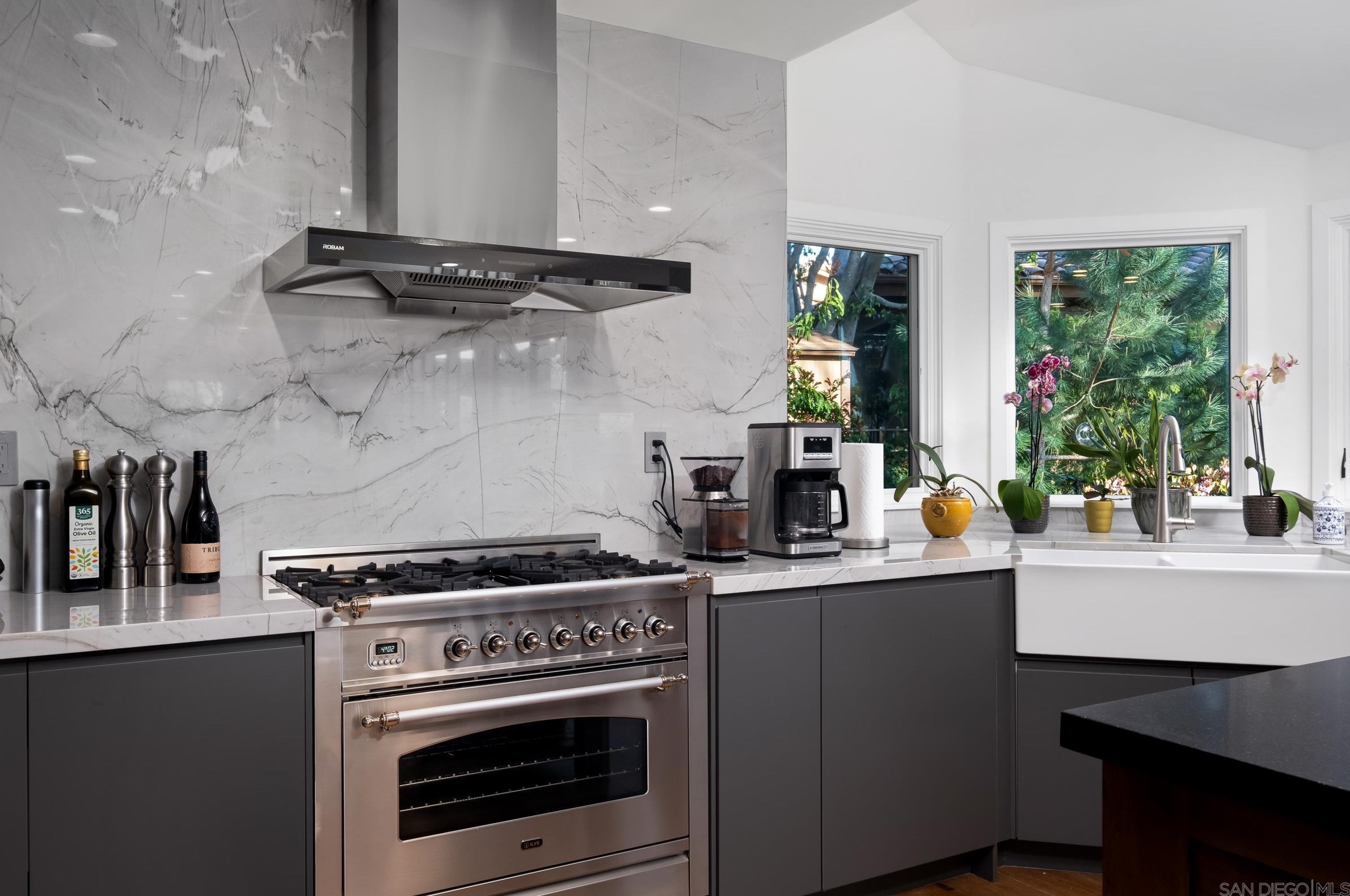 1719 Kings Rd, Vista CA  92084-3639 exterior