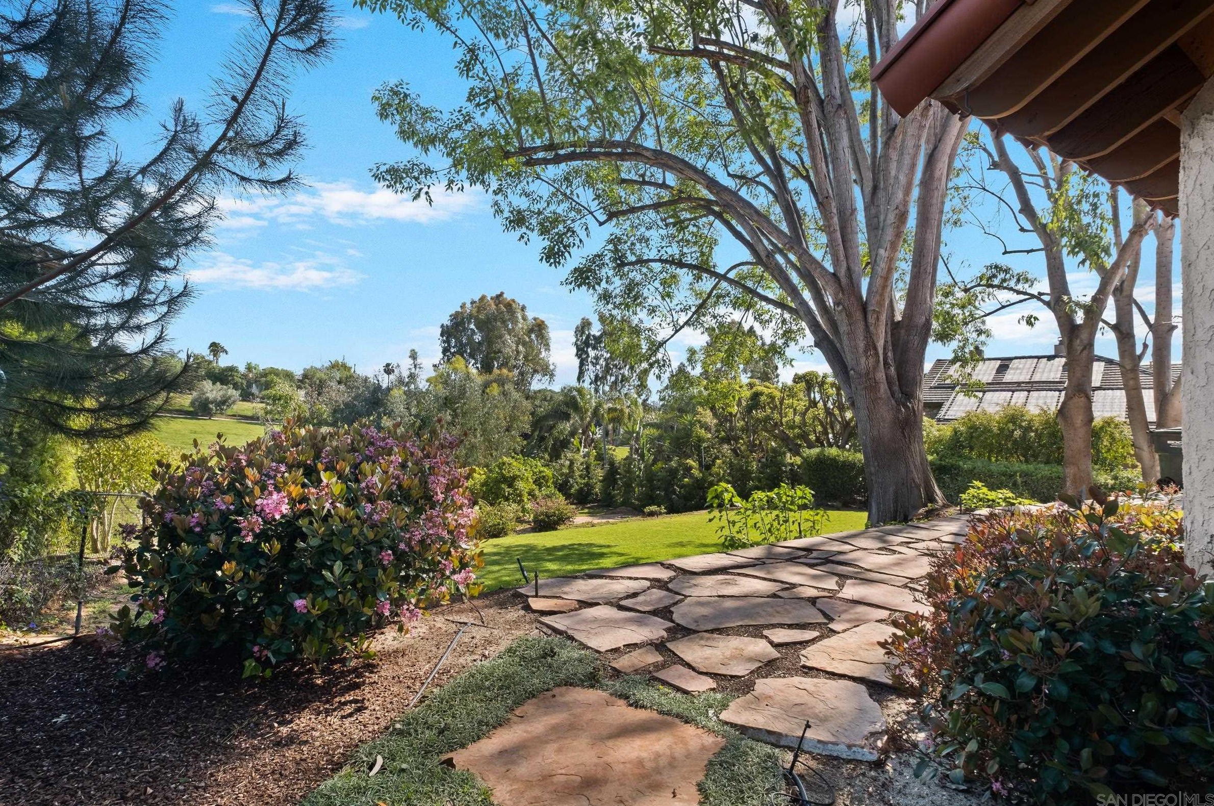 1719 Kings Rd, Vista CA  92084-3639 exterior