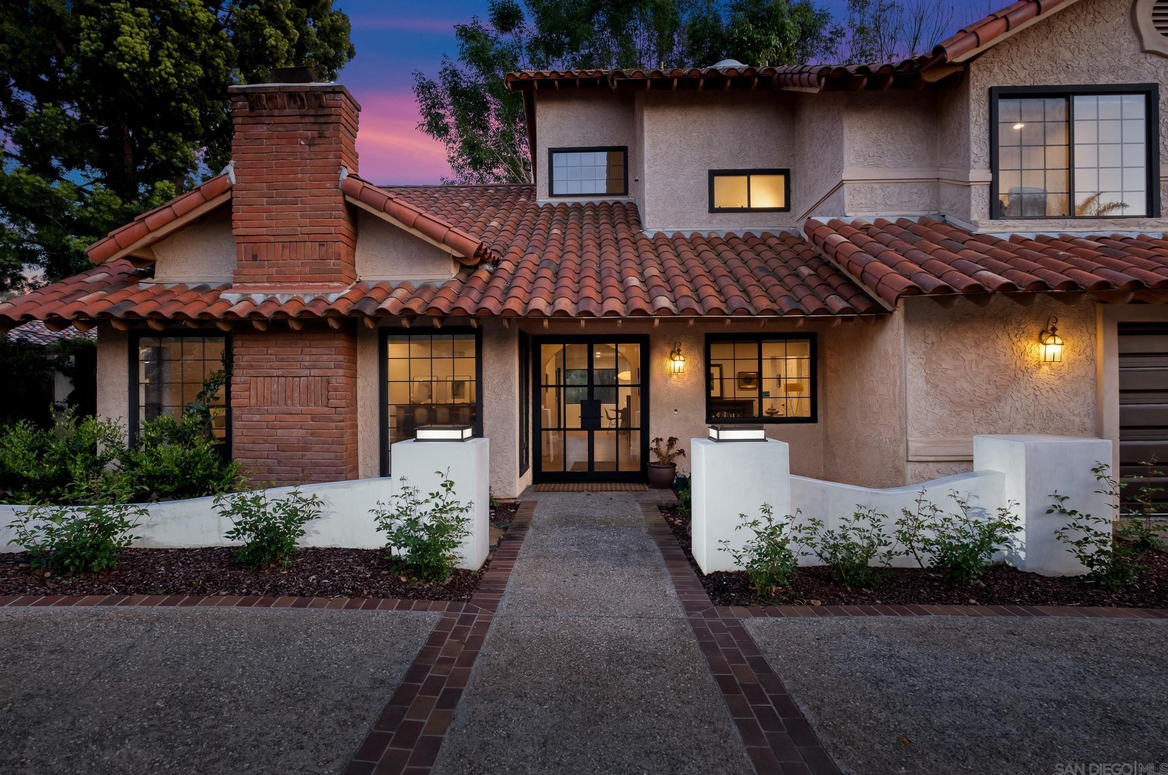 1719 Kings Rd, Vista CA  92084-3639 exterior