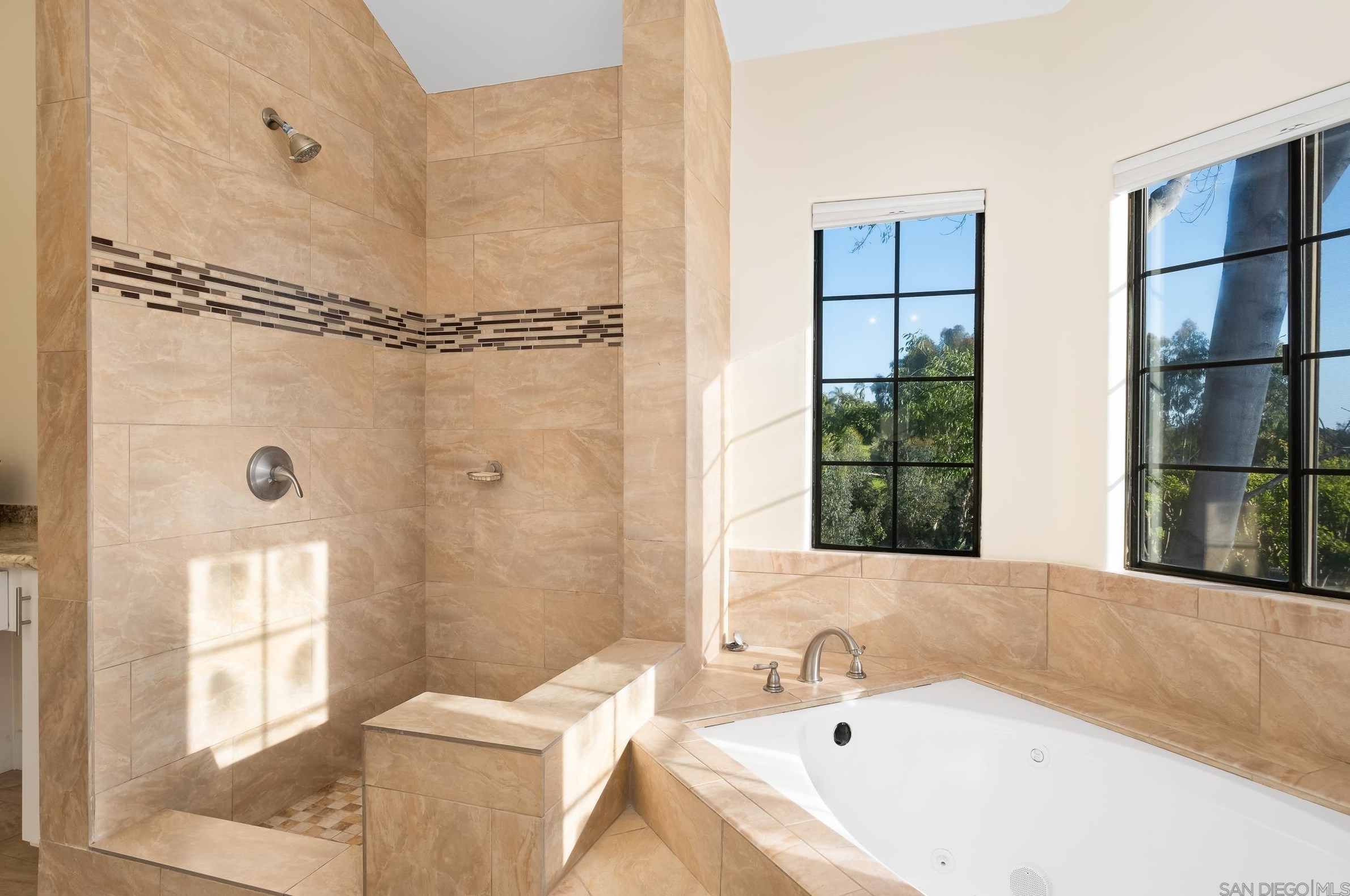 1719 Kings Rd, Vista CA  92084-3639 exterior