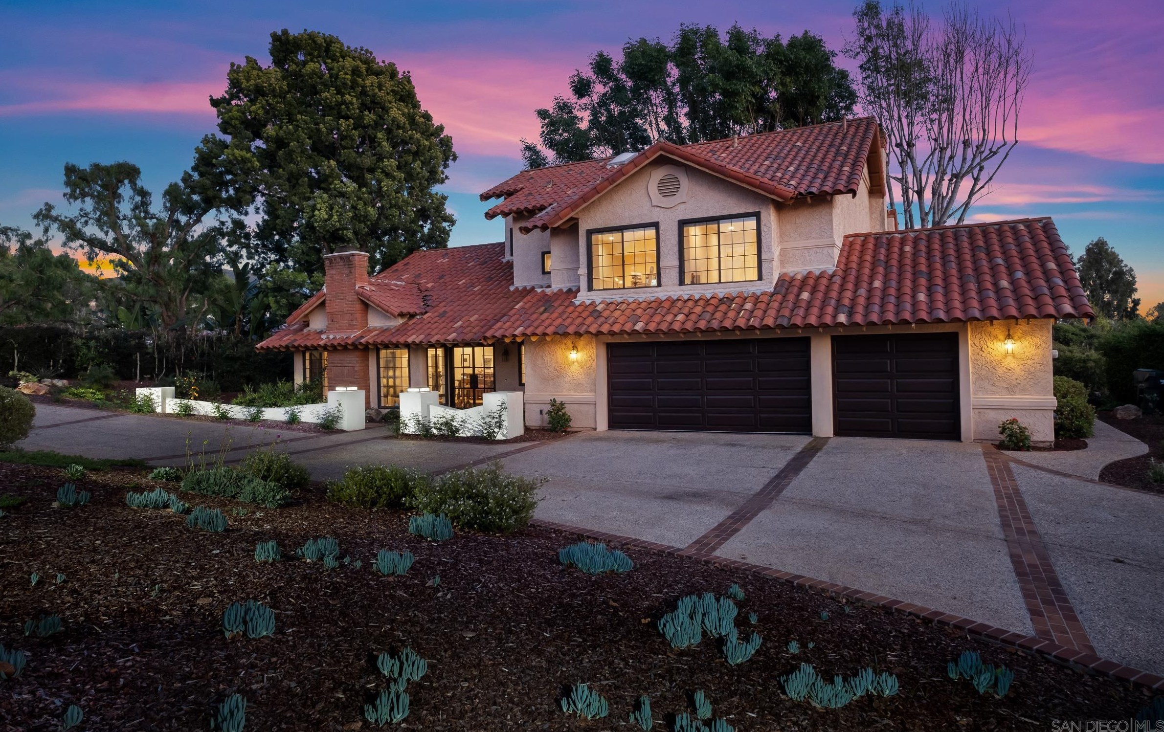 1719 Kings Rd, Vista CA  92084-3639 exterior