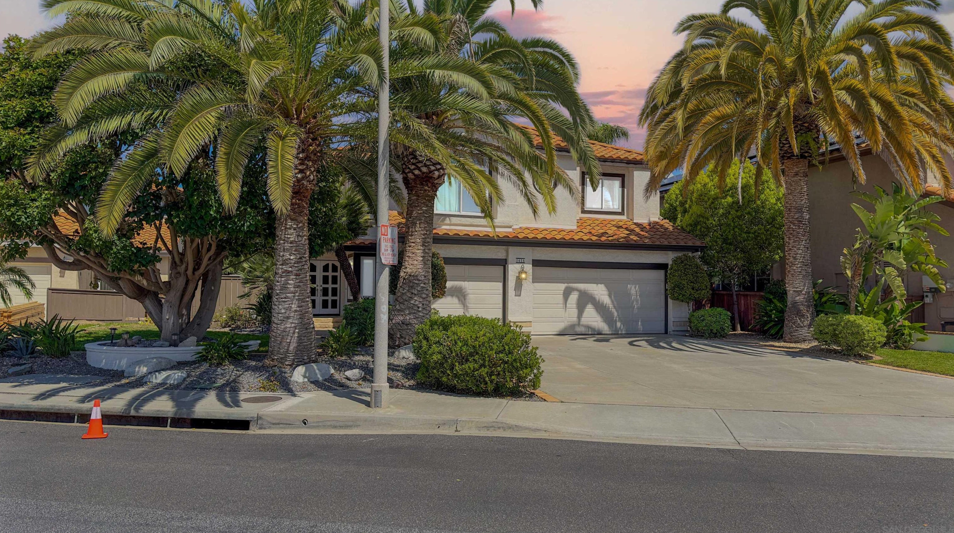 1616 Mountain Pass Cir, Vista, CA 92081