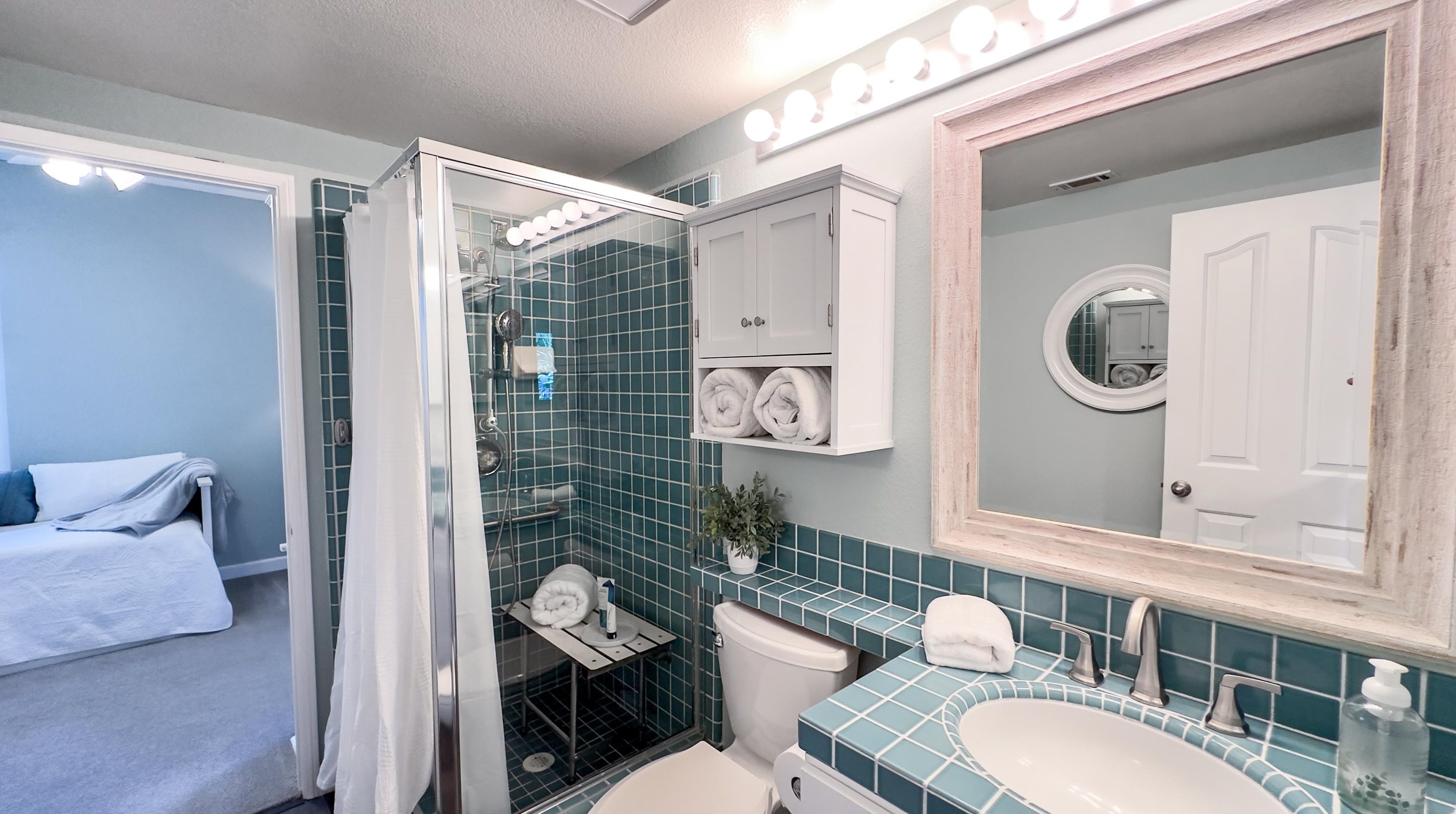 1616 Mountain Pass Cir, Vista CA  92081-8811 exterior