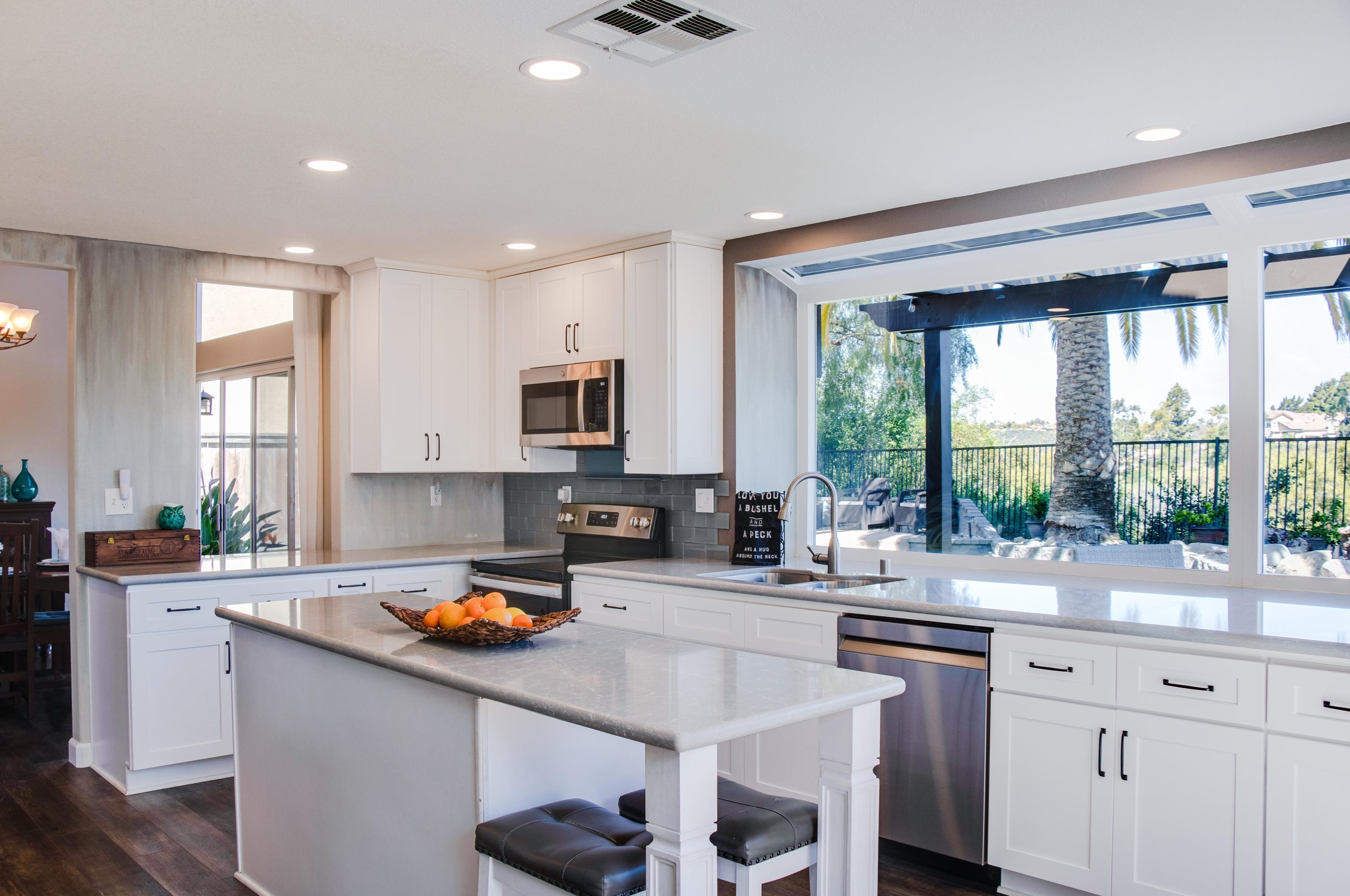 1616 Mountain Pass Cir, Vista CA  92081-8811 exterior