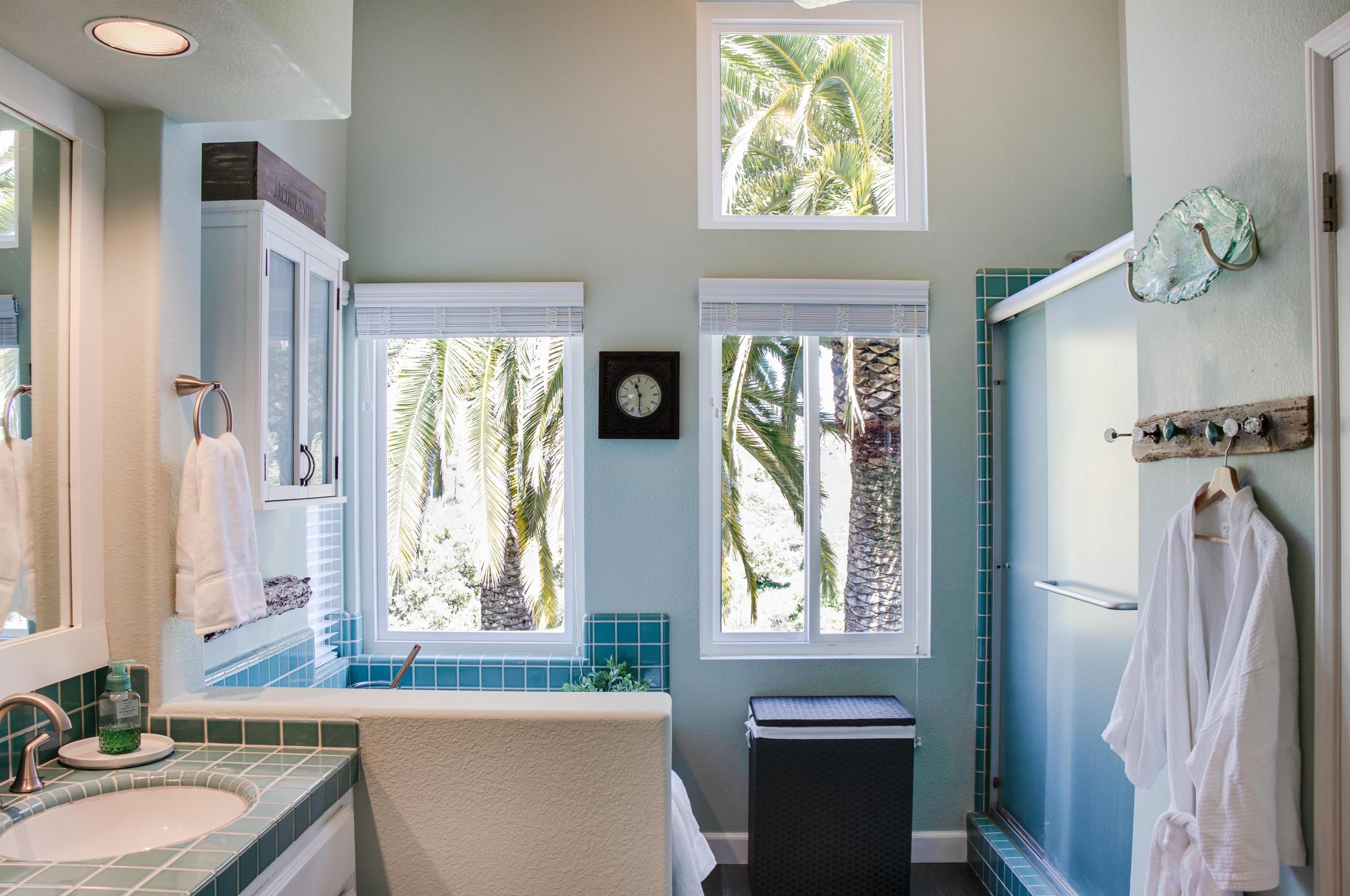 1616 Mountain Pass Cir, Vista CA  92081-8811 exterior