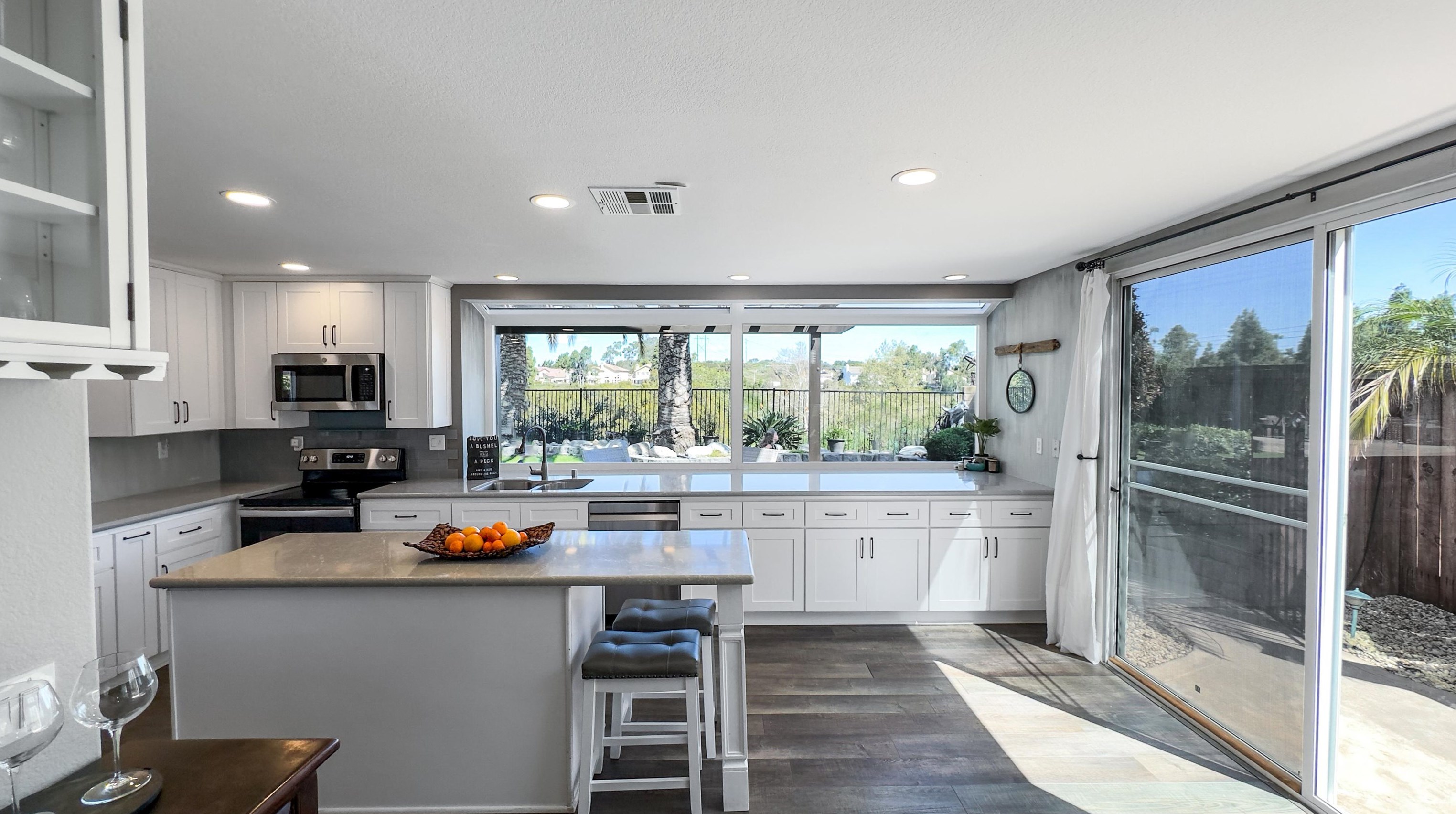 1616 Mountain Pass Cir, Vista CA  92081-8811 exterior