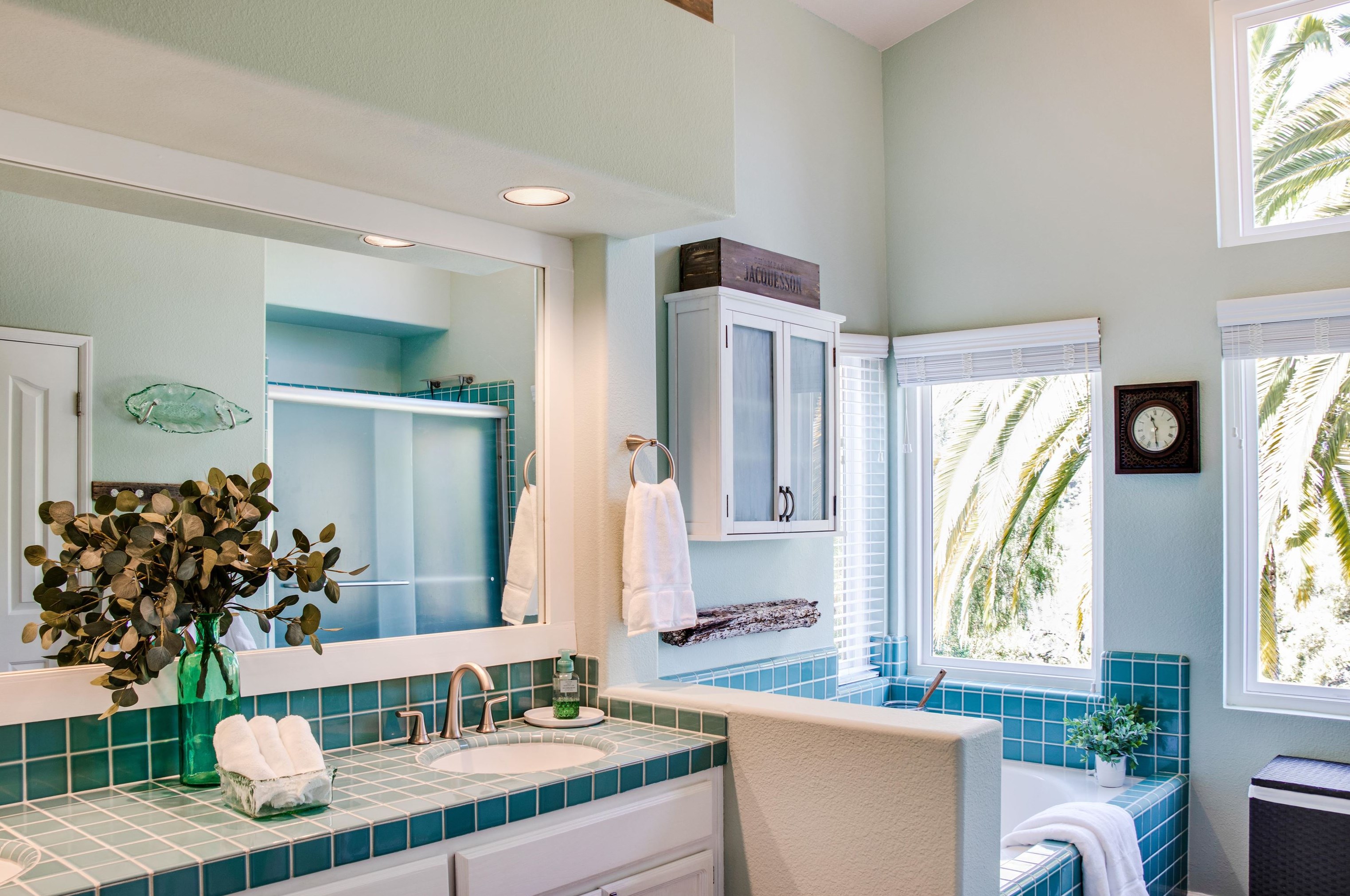 1616 Mountain Pass Cir, Vista CA  92081-8811 exterior