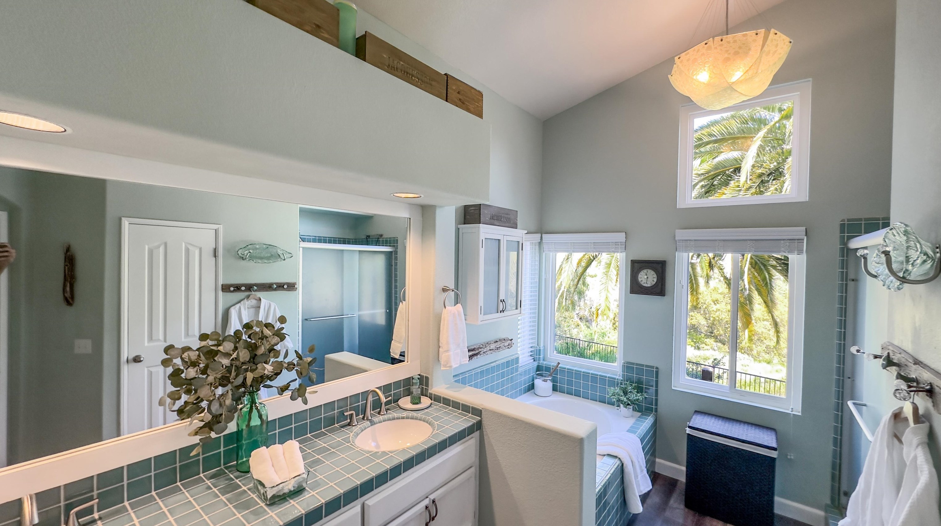 1616 Mountain Pass Cir, Vista CA  92081-8811 exterior