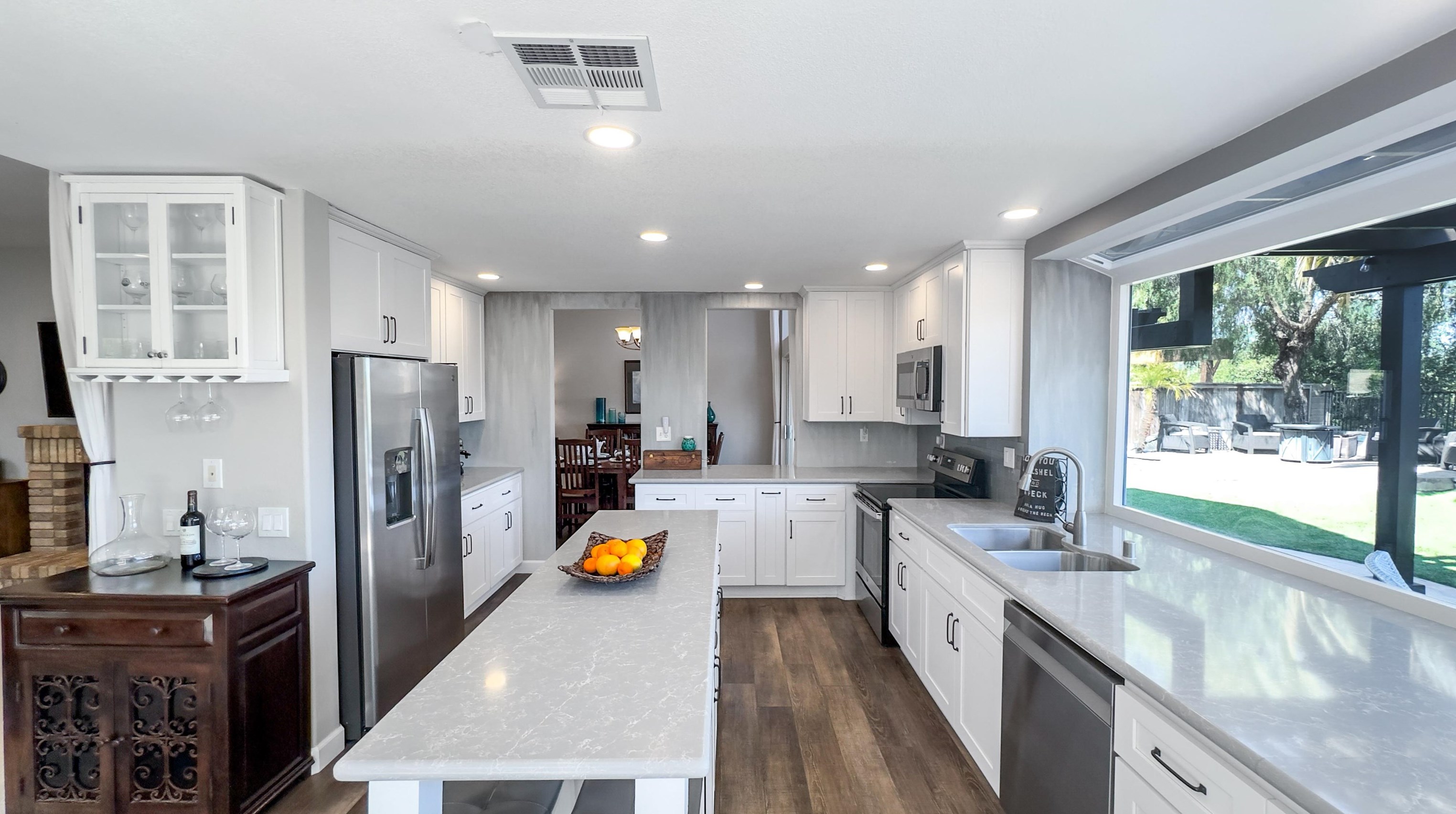 1616 Mountain Pass Cir, Vista CA  92081-8811 exterior