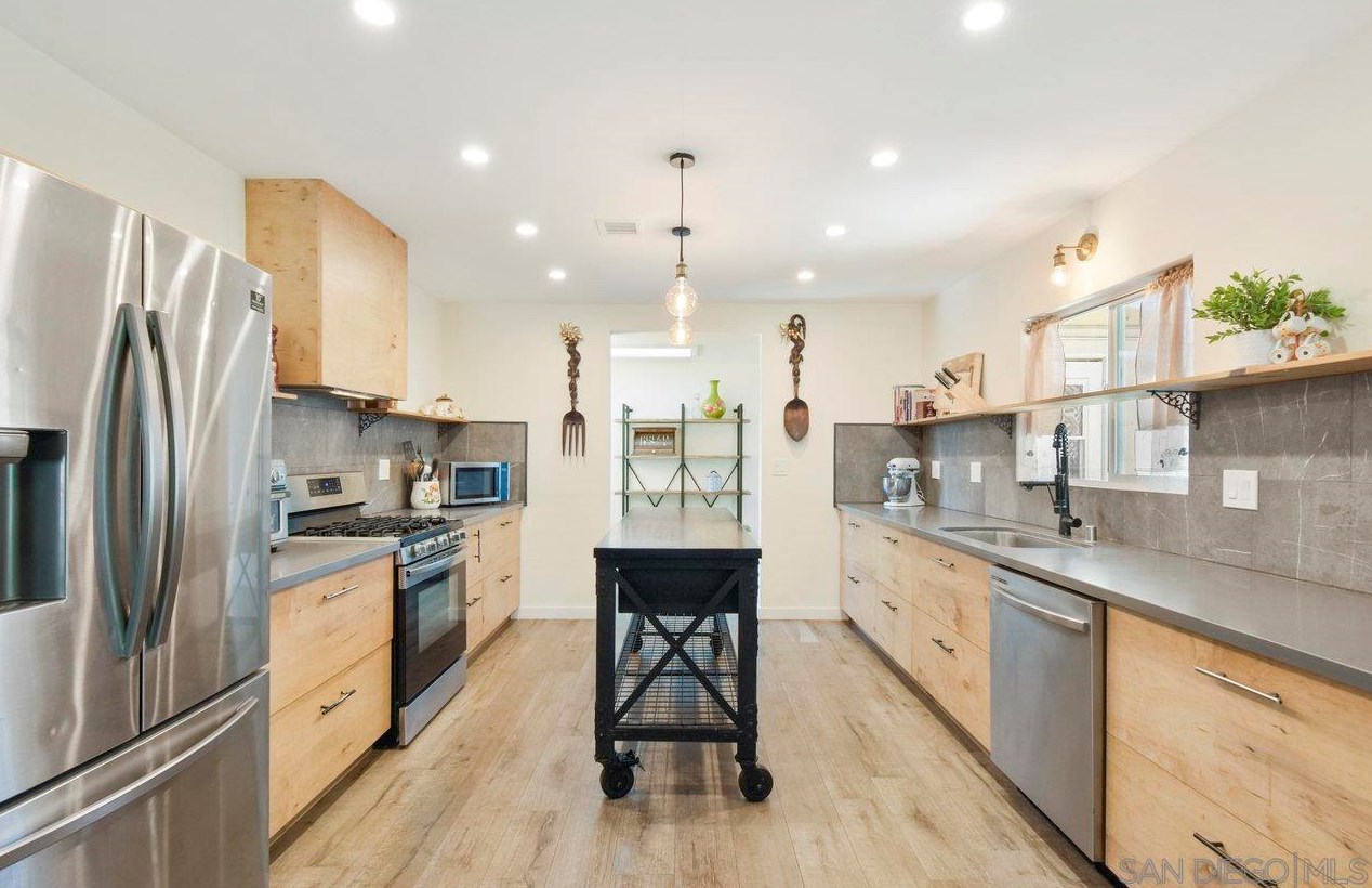 651 Landis Ave, Chula Vista CA  91910-5710 exterior