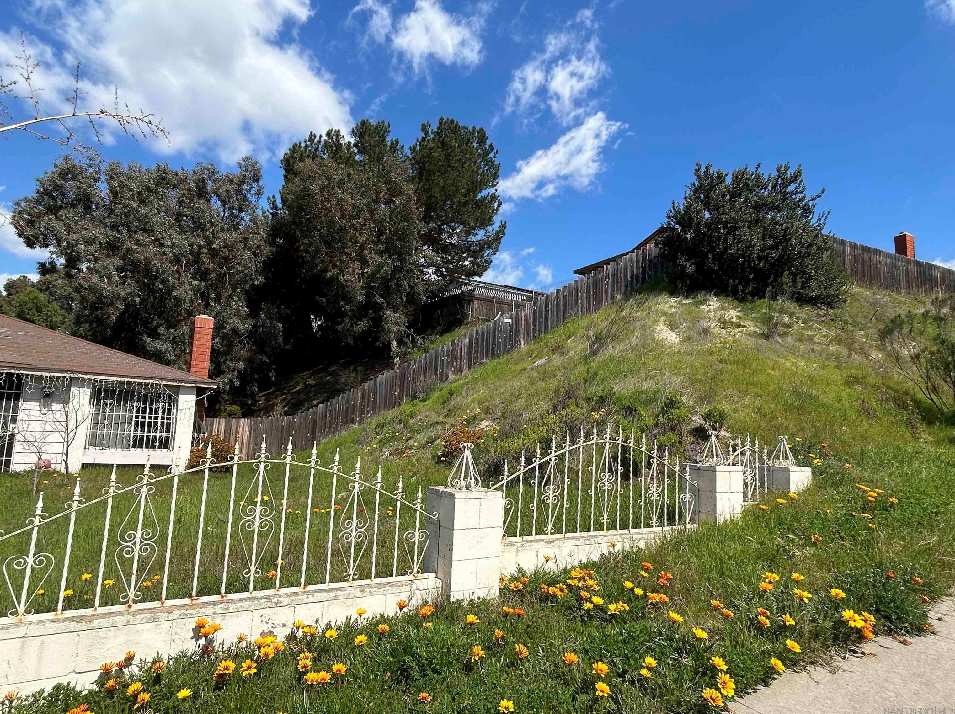 574 Kingswood St, San Diego, CA 92114-7164