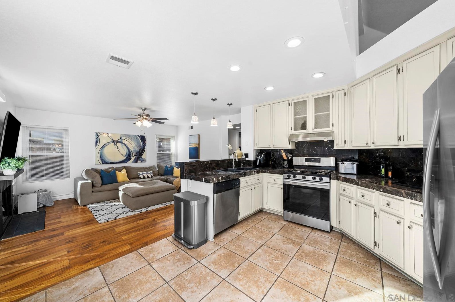 29769 Stonewood Rd, Temecula CA  92591-5303 exterior