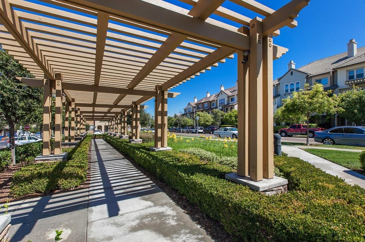 1894 Lorient Pl, Chula Vista CA  91913-5905 exterior