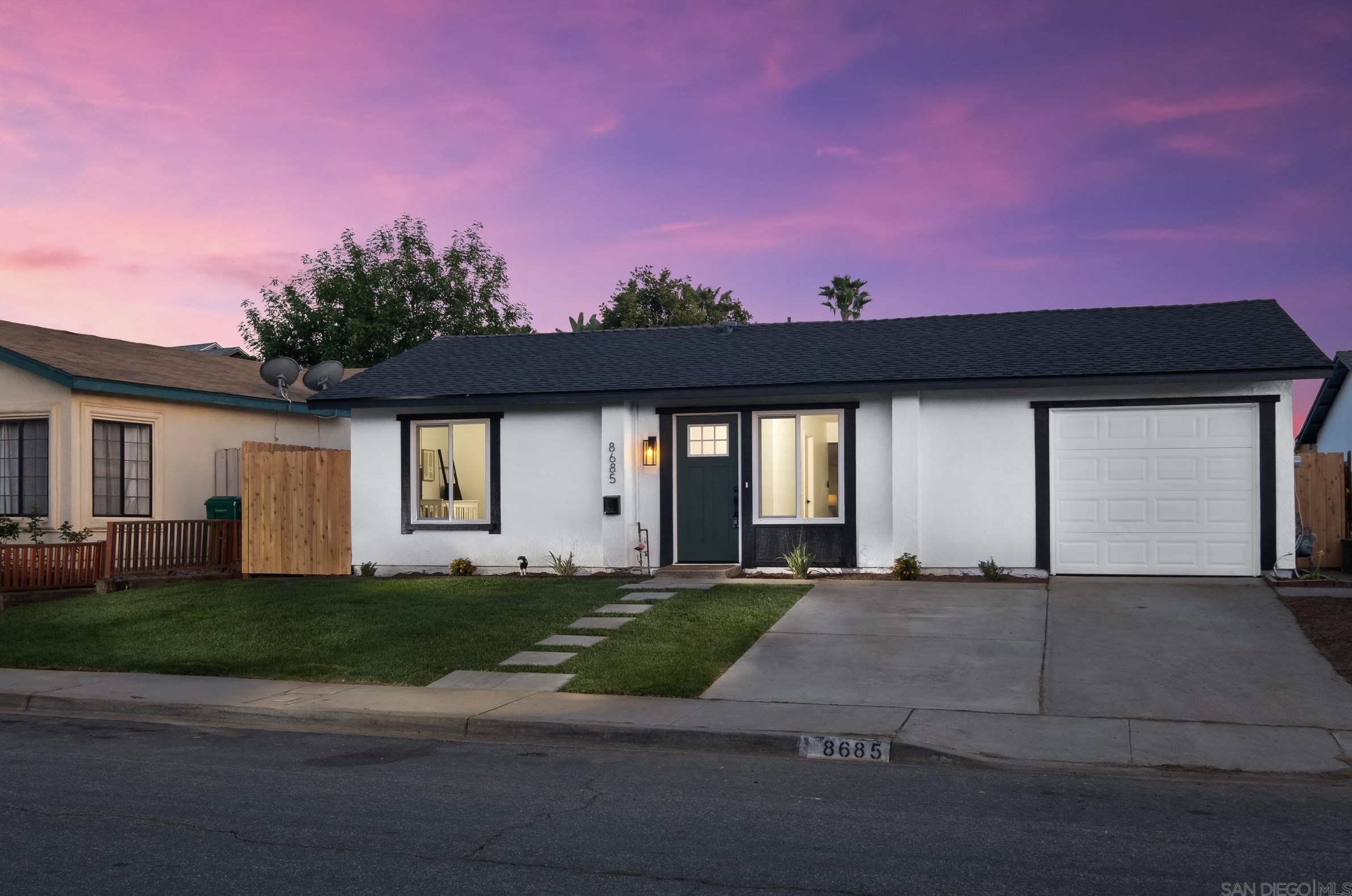 8685 Hebrides Dr, San Diego CA 92126-3314 exterior