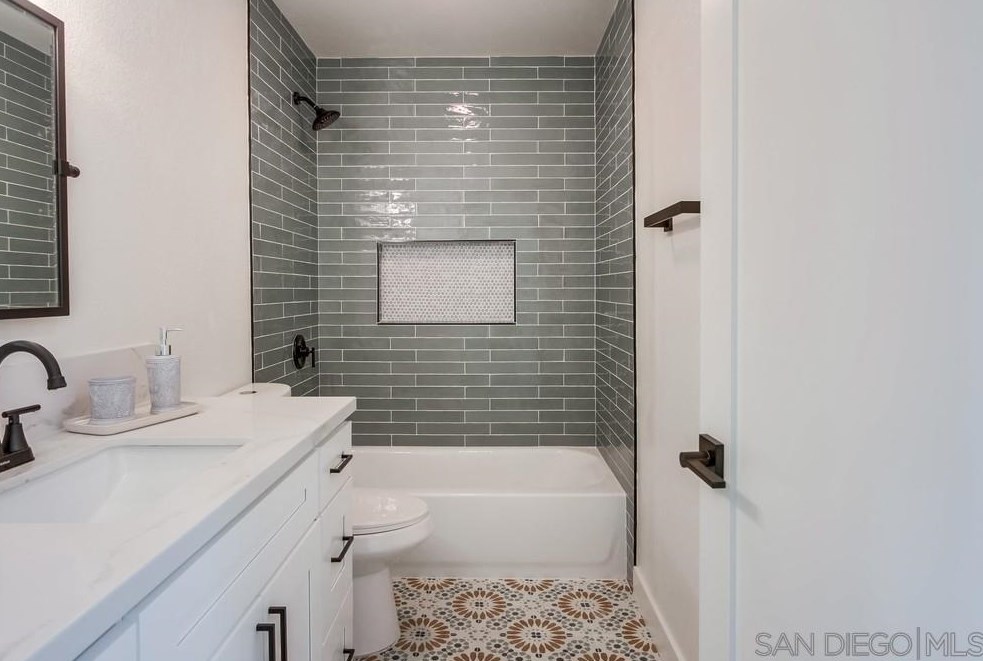 774 Grey Hawk Ct, Oceanside CA  92057-6353 exterior