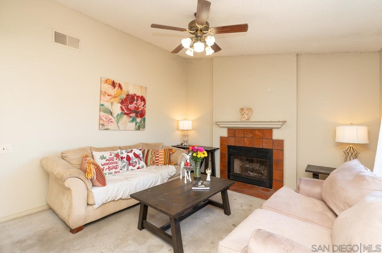 10525 Share Ct, Santee, CA 92071