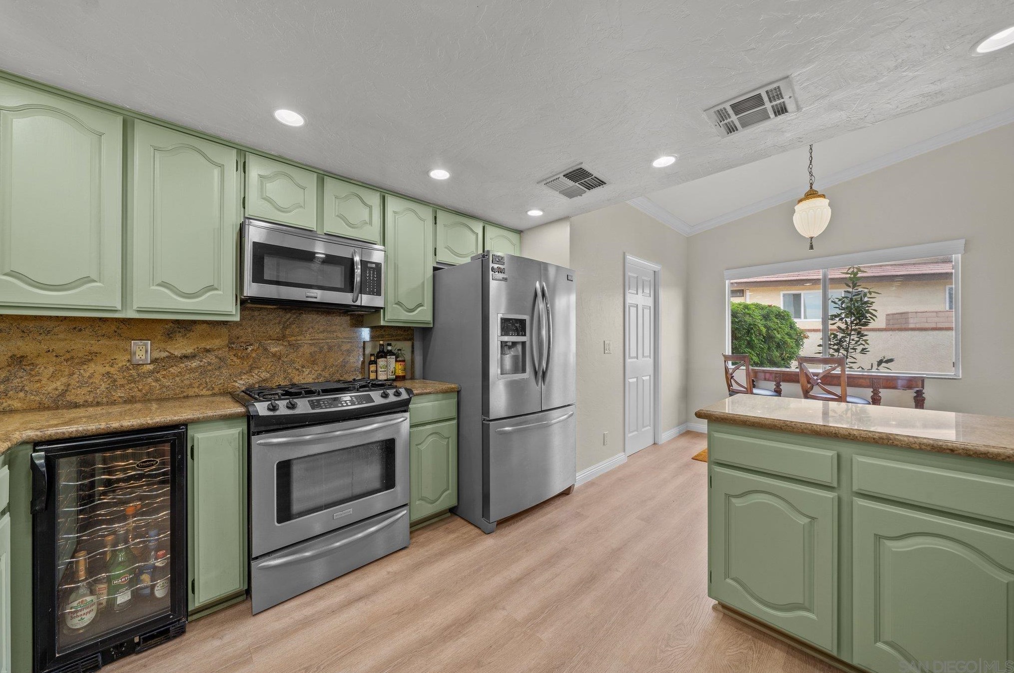 9721 Siwanoy Dr, Desert Hot Springs CA  92240-1330 exterior