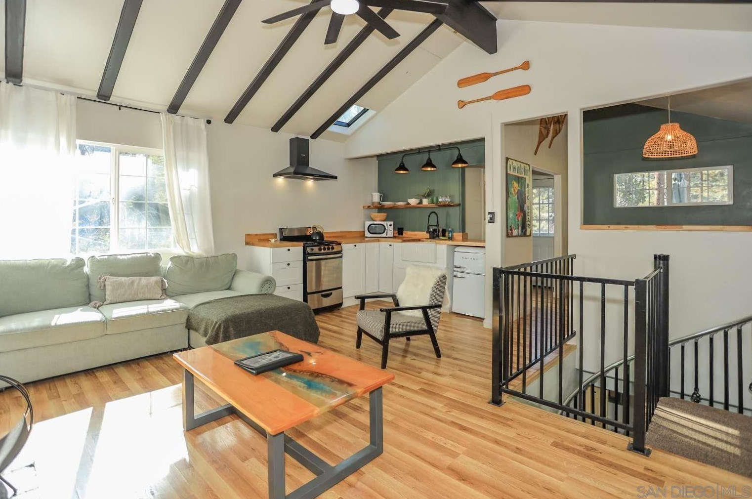 325 Hilltop Ln, Big Bear City, CA 92314