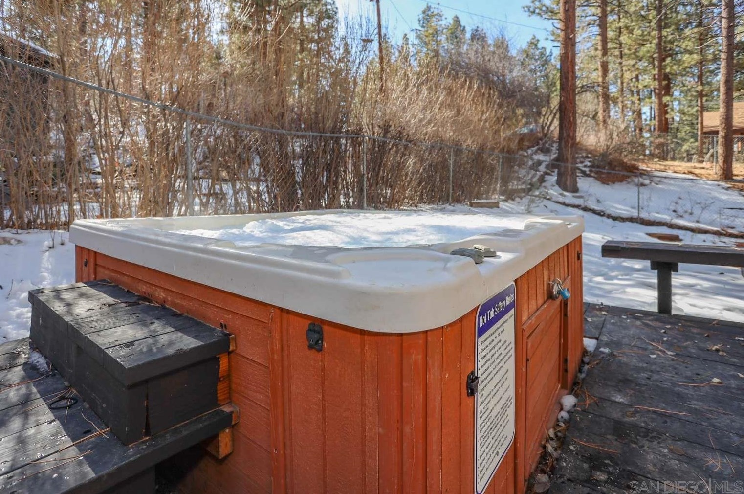 325 Hilltop Ln, Big Bear City CA  92314-9637 exterior