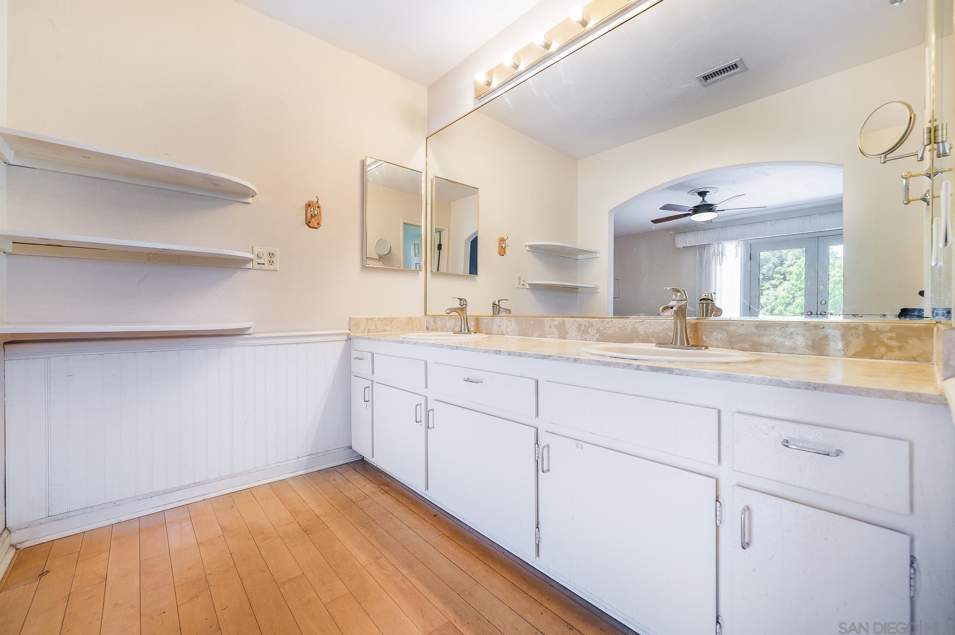 1155 Lita Ln, Vista CA  92084-7235 exterior