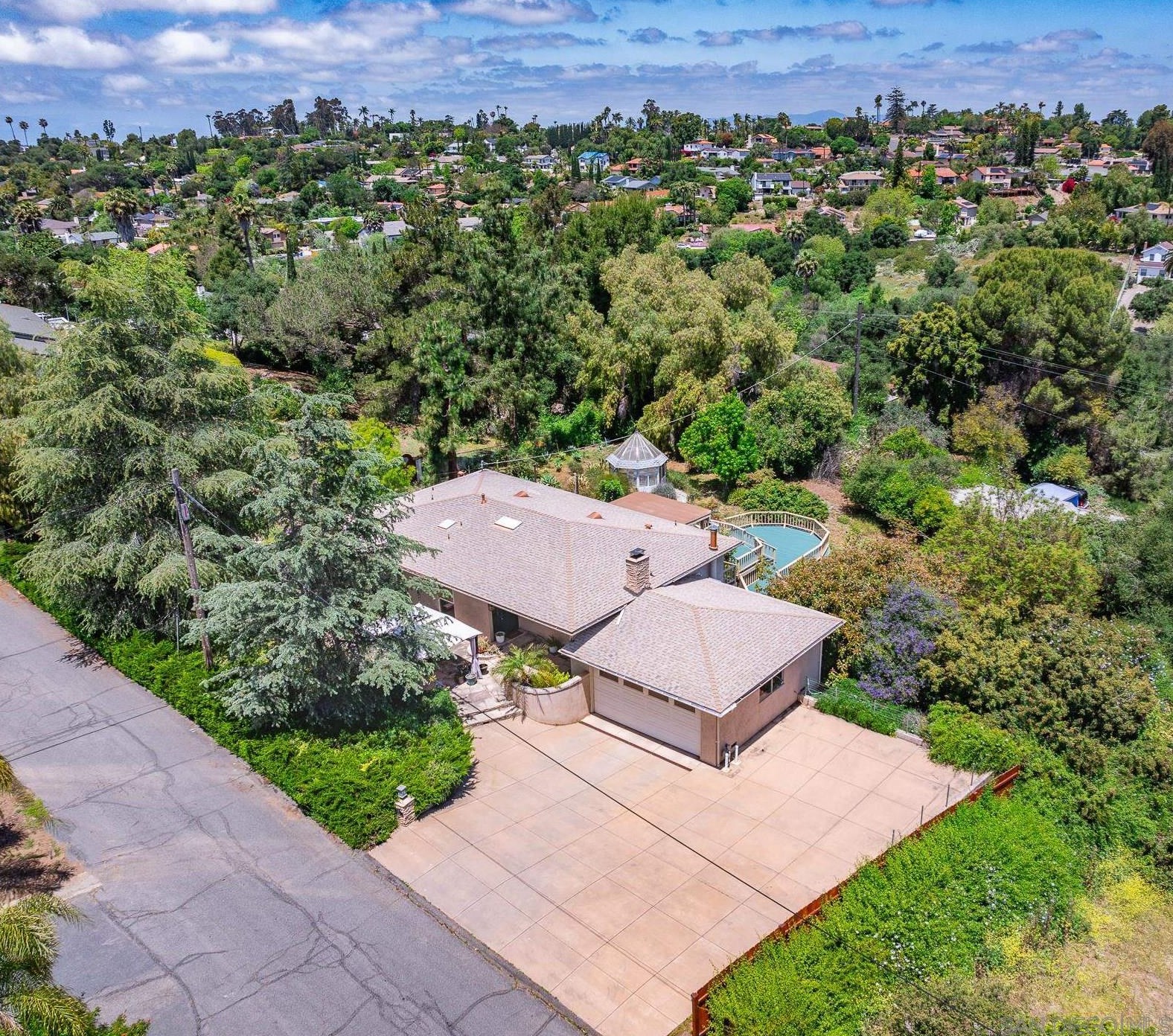 1155 Lita Ln, Vista CA  92084-7235 exterior
