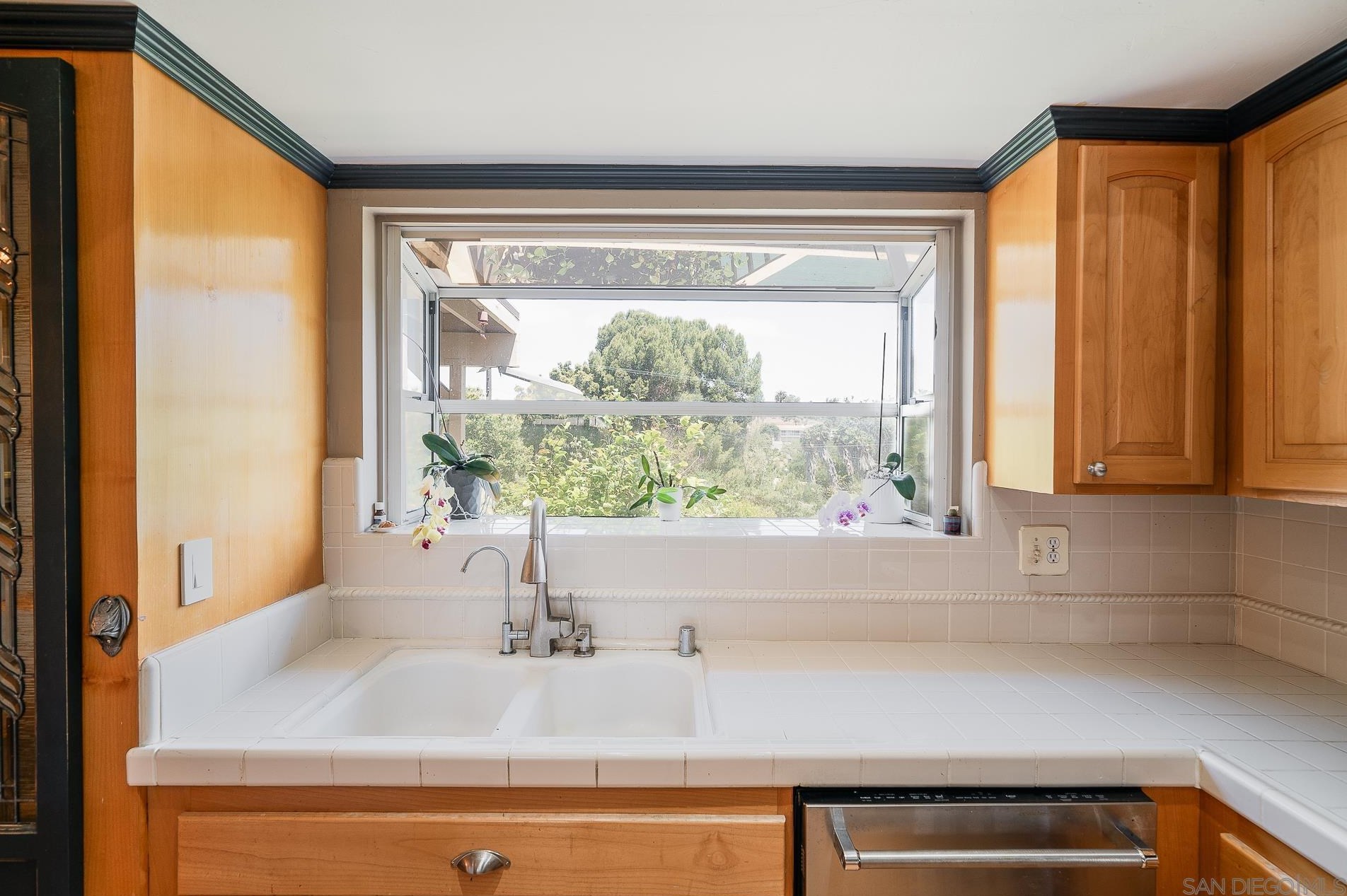 1155 Lita Ln, Vista CA  92084-7235 exterior