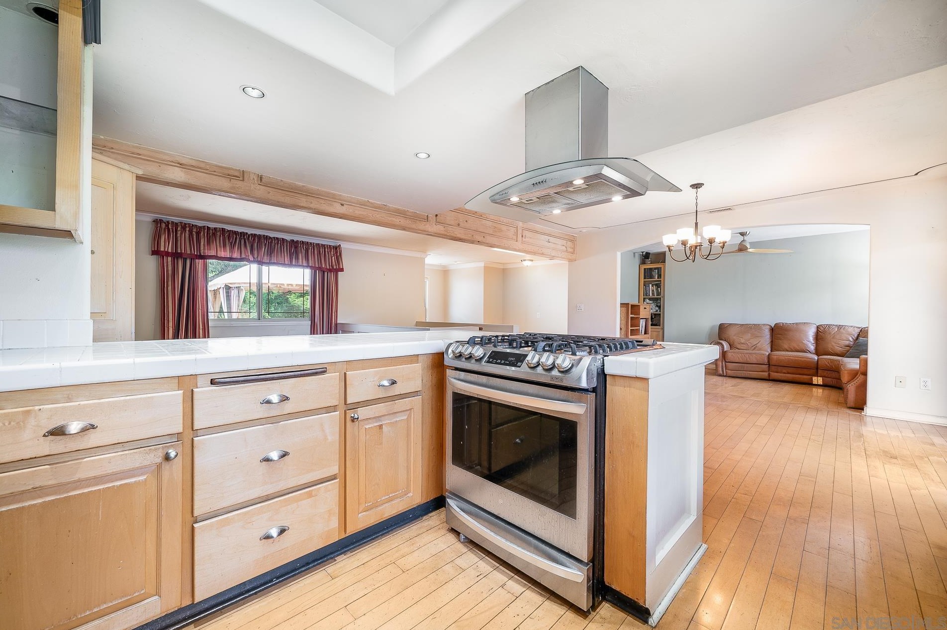 1155 Lita Ln, Vista CA  92084-7235 exterior