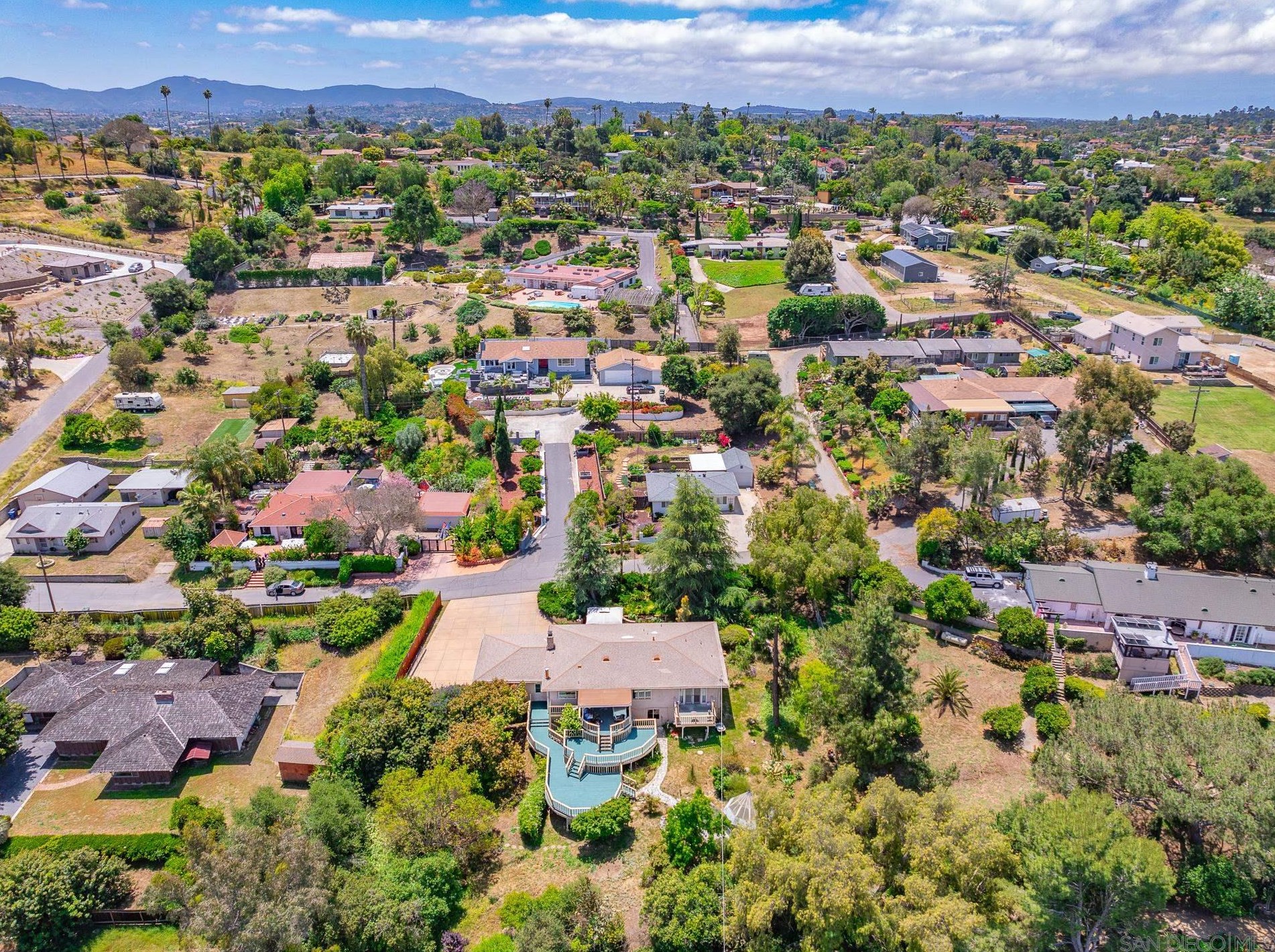 1155 Lita Ln, Vista CA  92084-7235 exterior