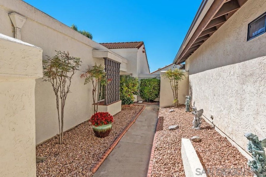 17640 Corte Potosi, San Diego, CA 92128-1716